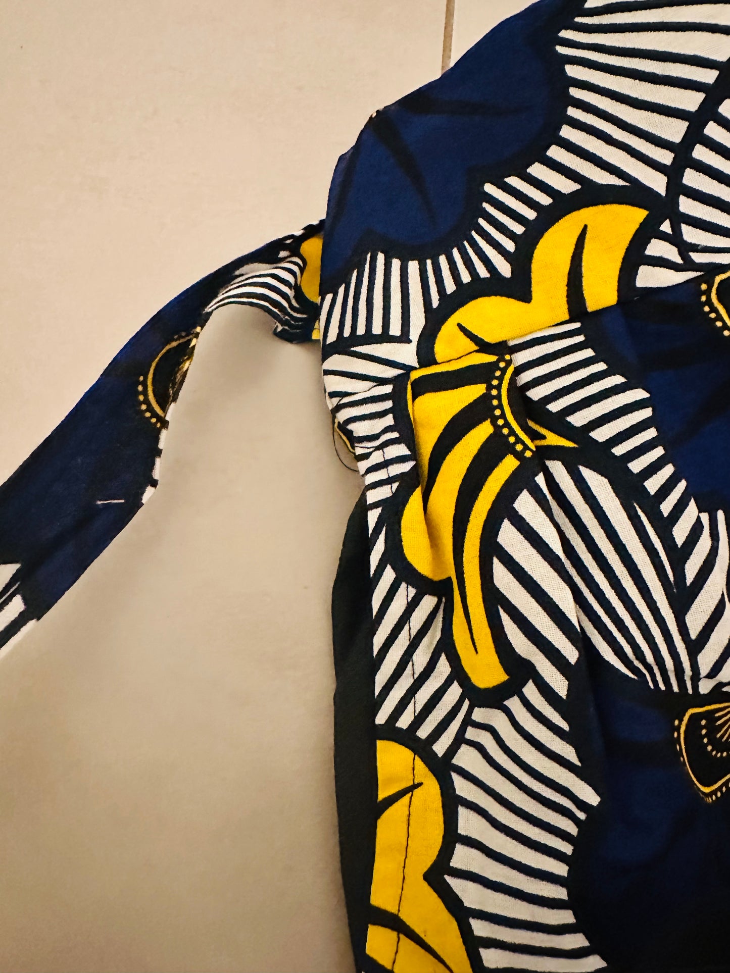 Jupe courte en Wax - Poches - jupe africaine courte - jupe en wax fleurs bleu et jaune jupe wax jaune