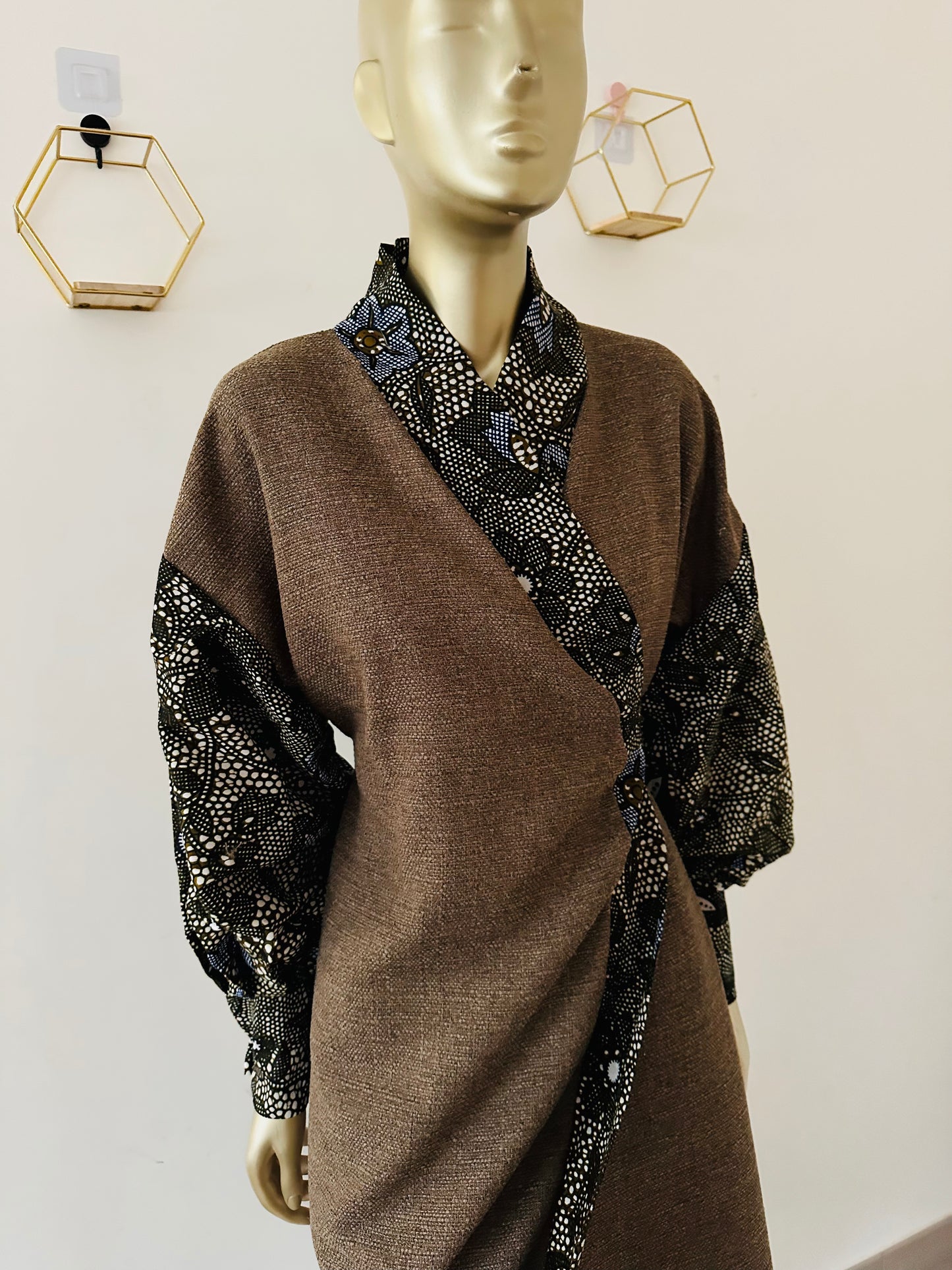 Robe Kimono en Tweed et Wax - Robe d’hiver portefeuille mi longue - Brun