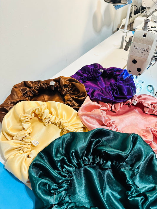 Bonnet en satin - Grand Choix de Couleur - Fait main