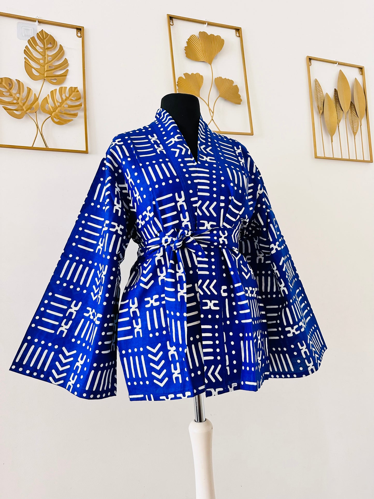 Kimono en wax Bogolan - Wax bleu- cadeau femme africaine- veste africaine classe- mode africaine chic
mode tendance 2025