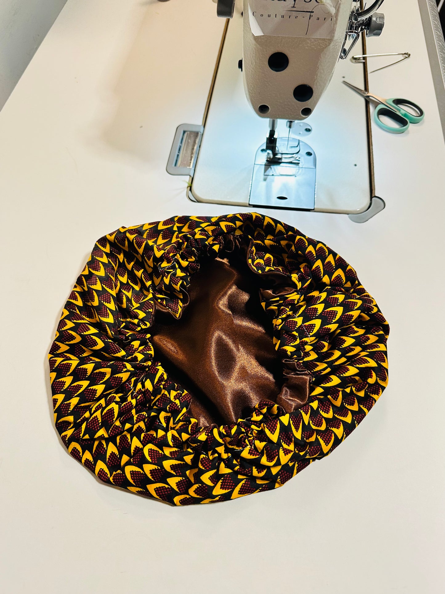Bonnet en soie et en wax