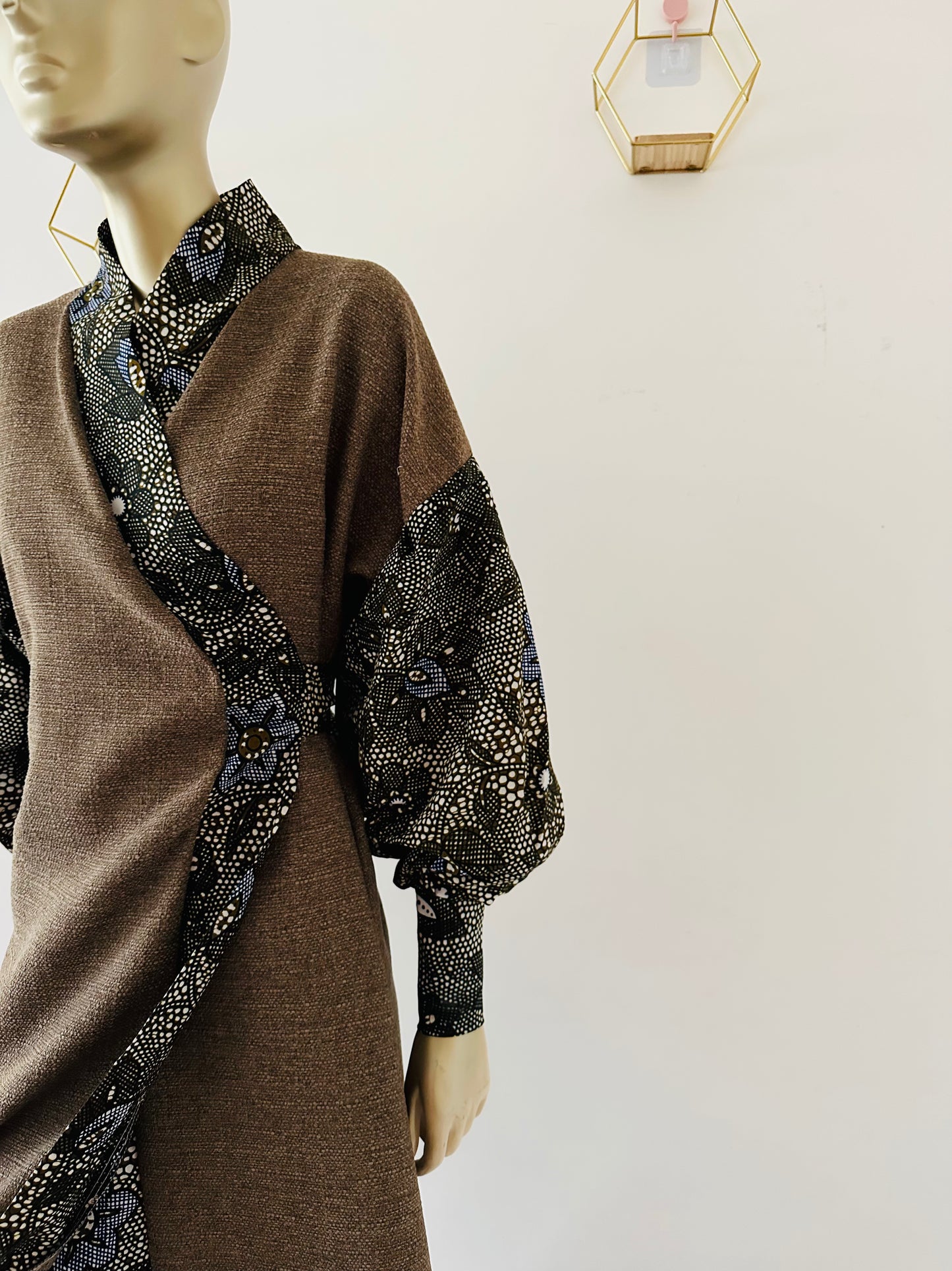 Robe Kimono en Tweed et Wax - Robe d’hiver portefeuille mi longue - Brun