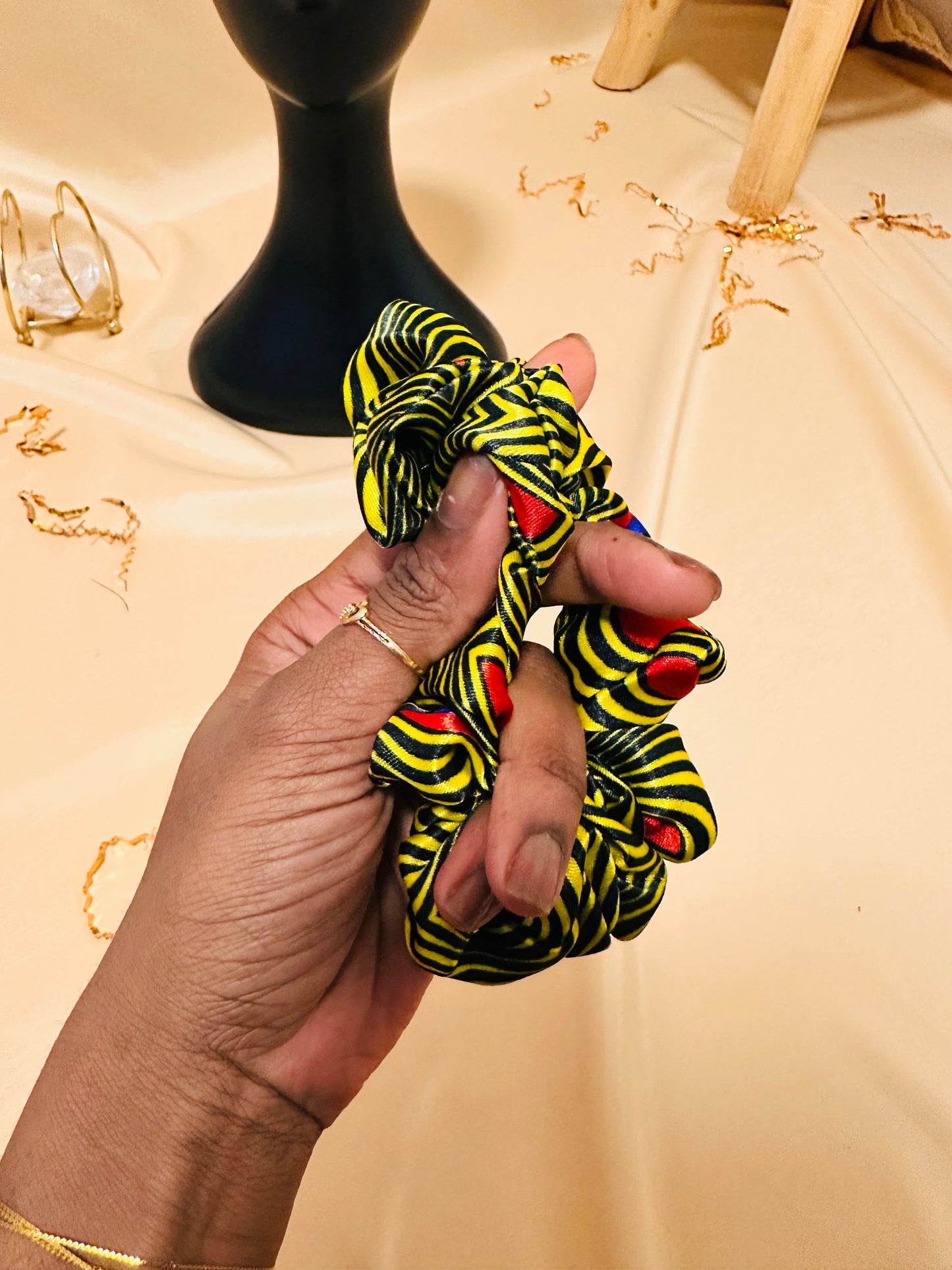 Chouchou en Soie - Motif wax jaune