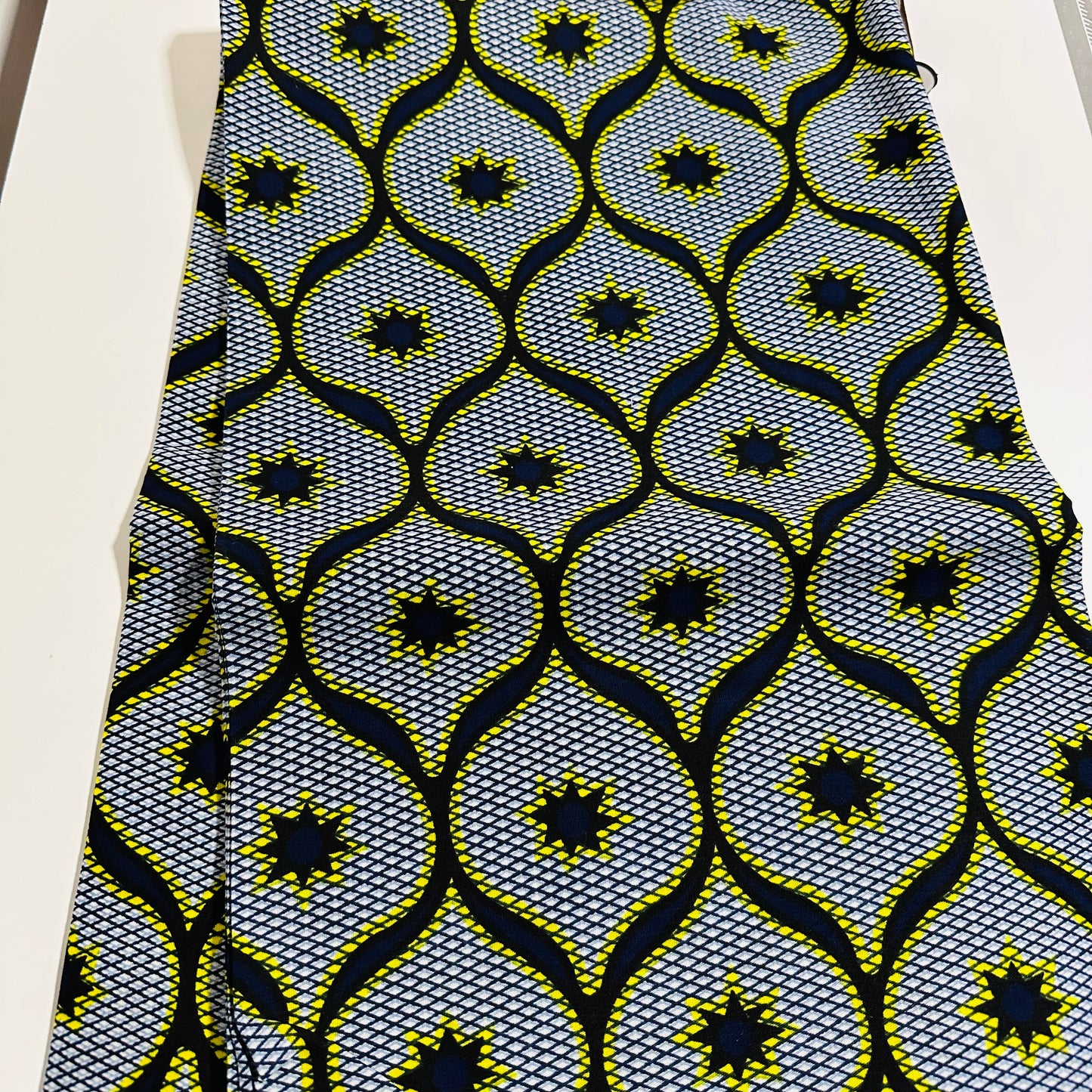 Tissu Wax africain, motif filet bleu-gris avec étoiles jaunes – coupon 3 yards.