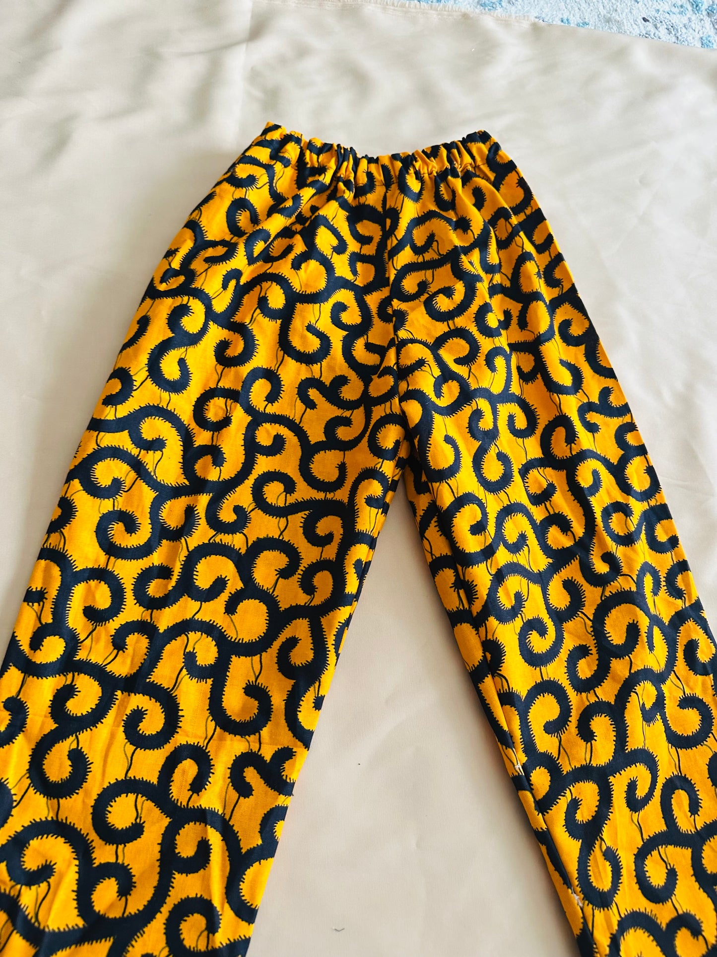 Ensemble enfant garçon Idriss – Wax jaune et noir – Chemise + pantalon – Fait main