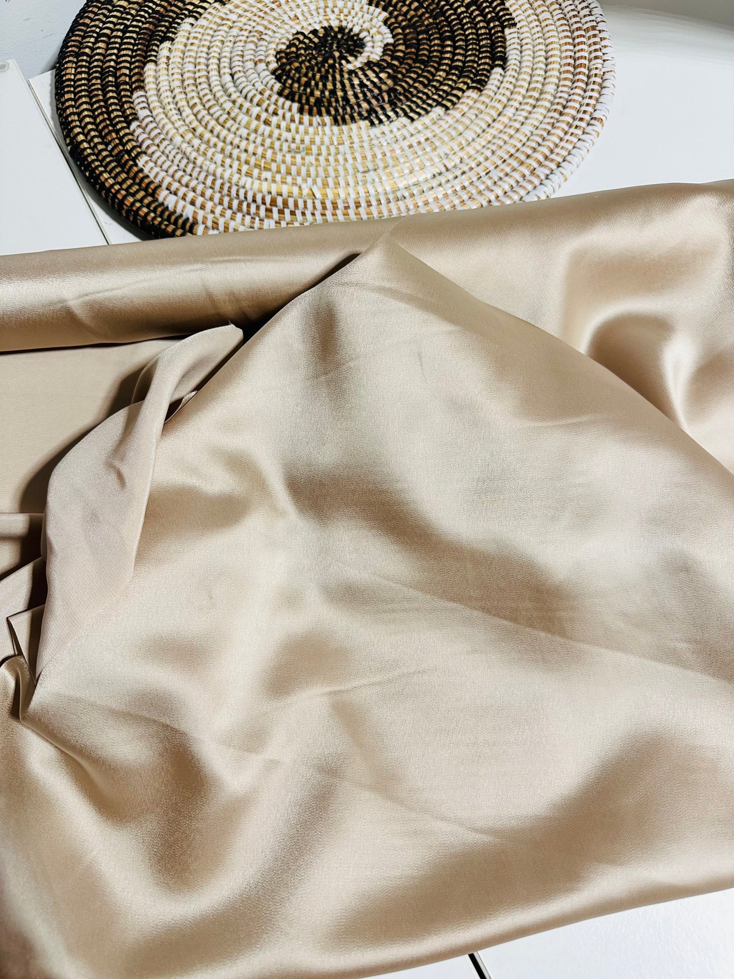 Tissus Satin , beige champagne au mètre