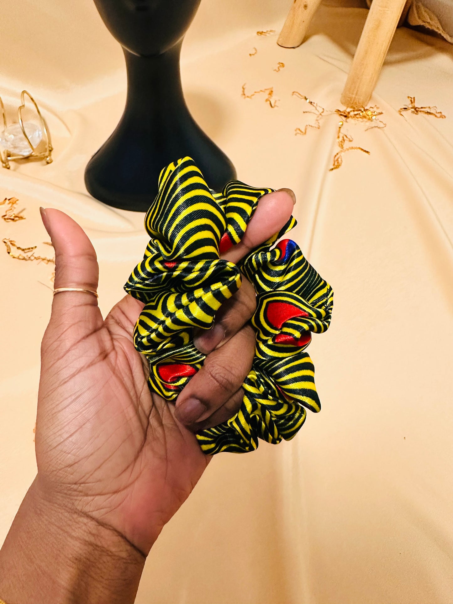 Chouchou en Soie - Motif wax jaune