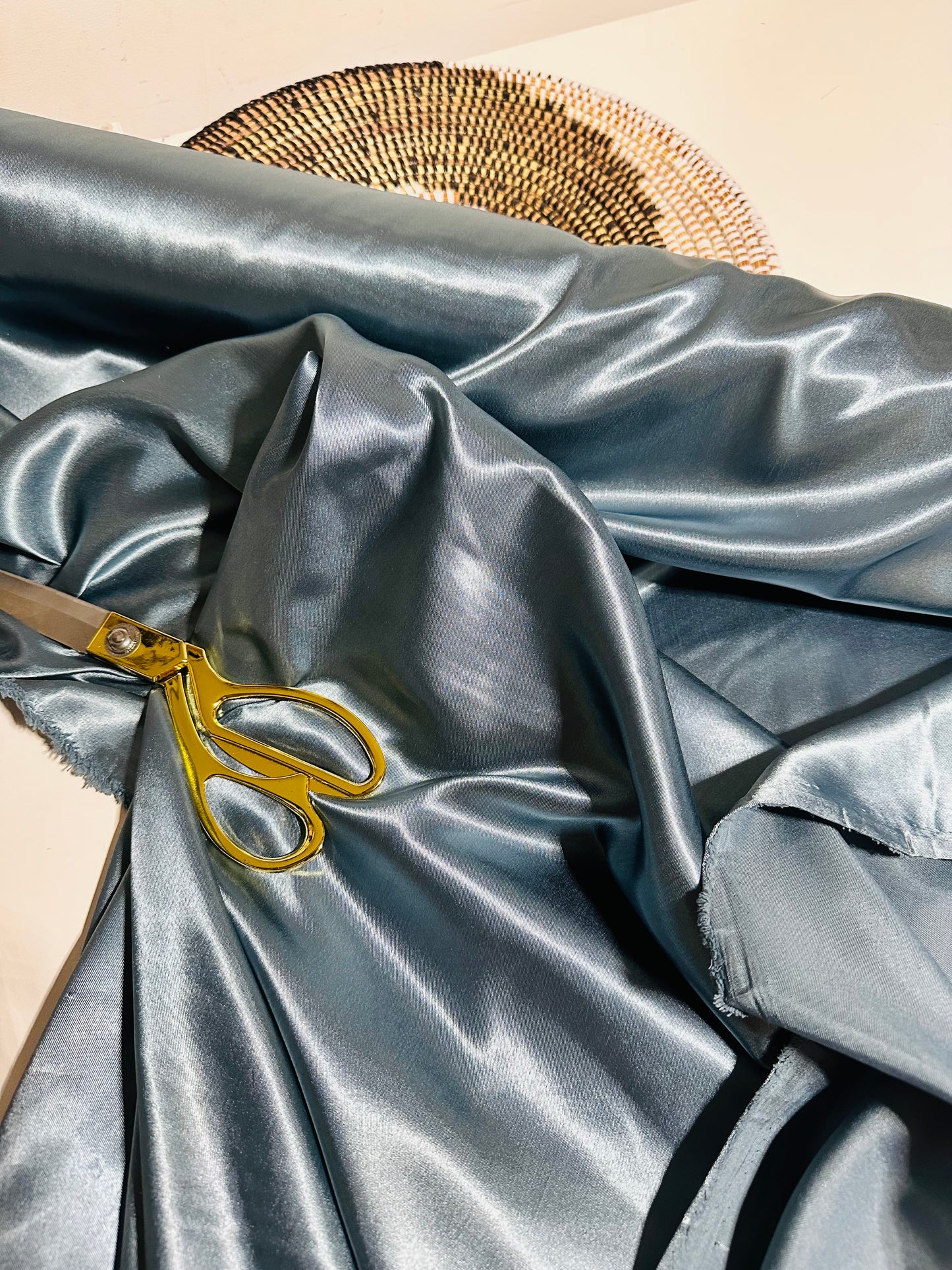 Tissu satin bleu clair- satin bleu denim