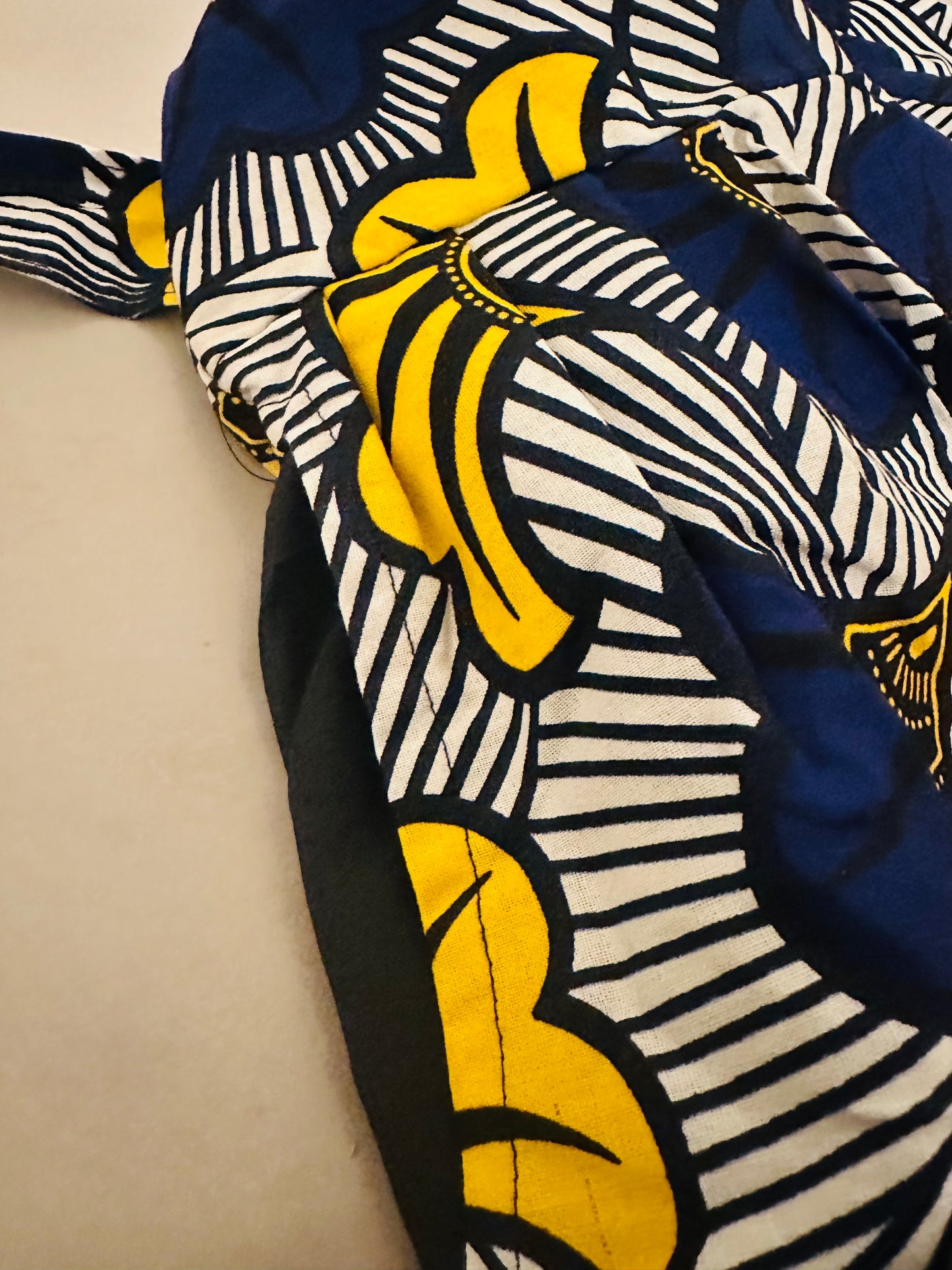 Jupe courte en Wax - Poches - jupe africaine courte - jupe en wax fleurs bleu et jaune jupe wax jaune