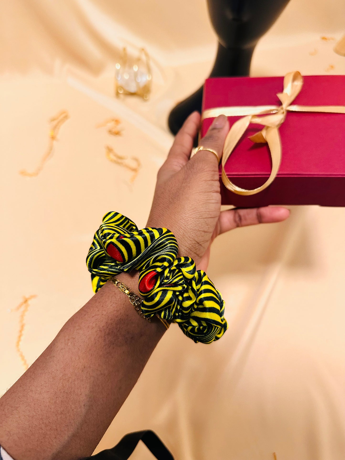 Chouchou en Soie - Motif wax jaune