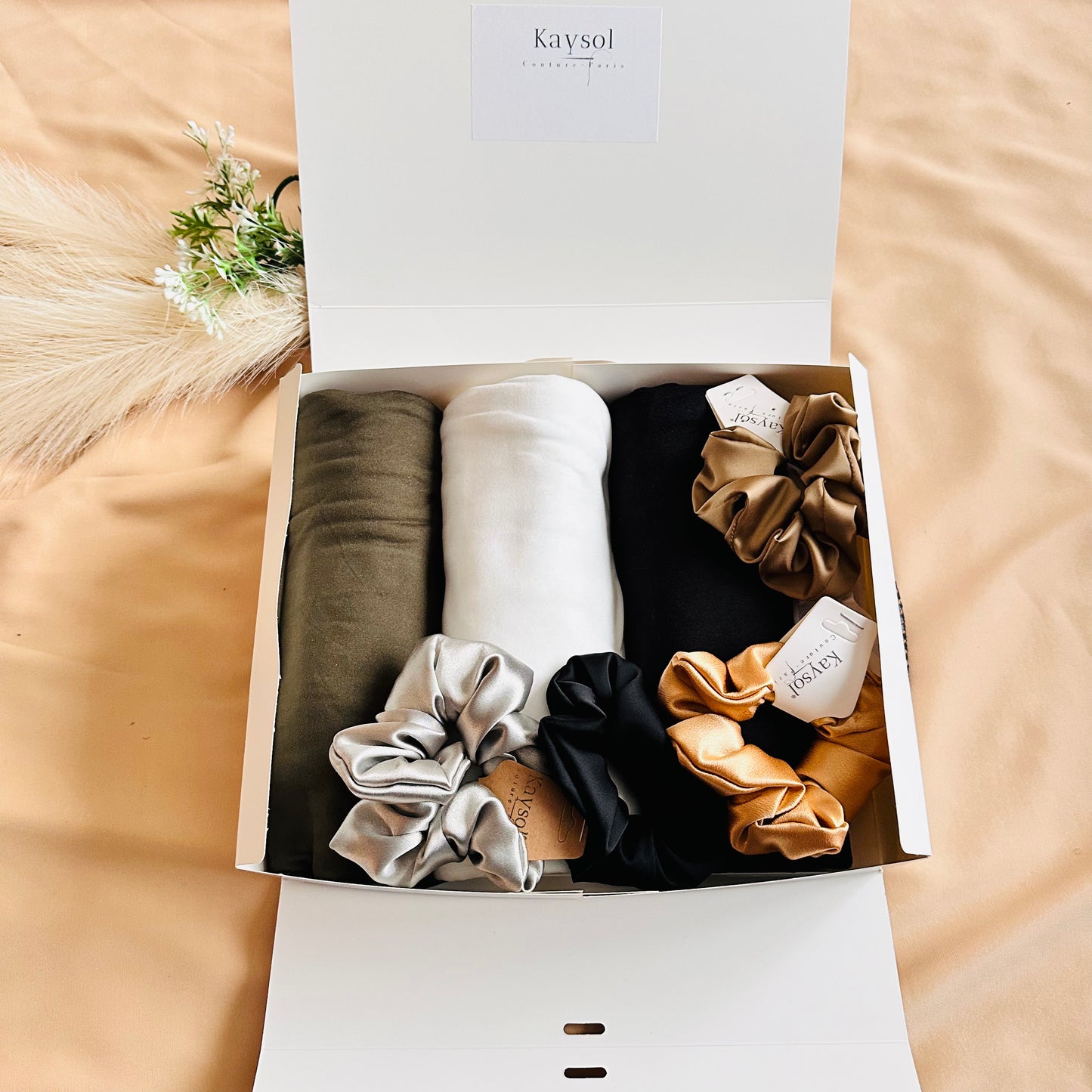 Coffret Cadeau - Hijab Box 3 Foulard et 4 chouchous en Soie