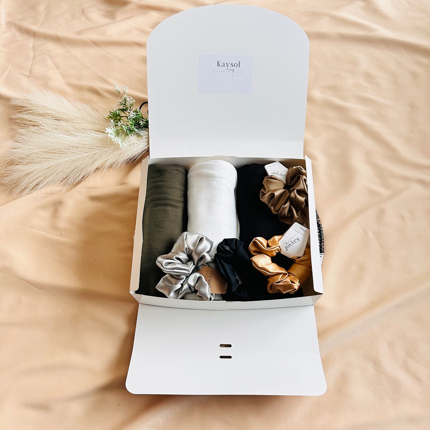 Coffret Cadeau - Hijab Box 3 Foulard et 4 chouchous en Soie