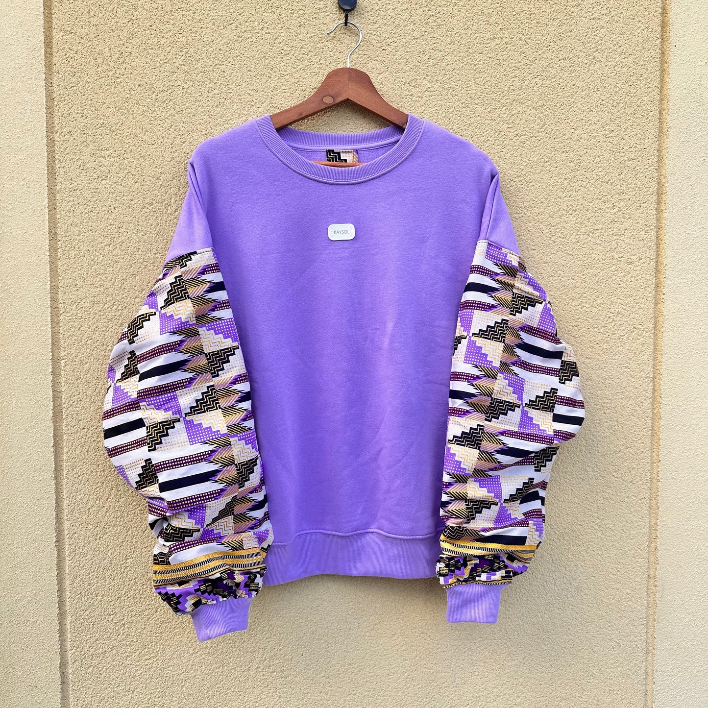 Women's brown sweatshirt - Sequined Bogolan batik sleeves
