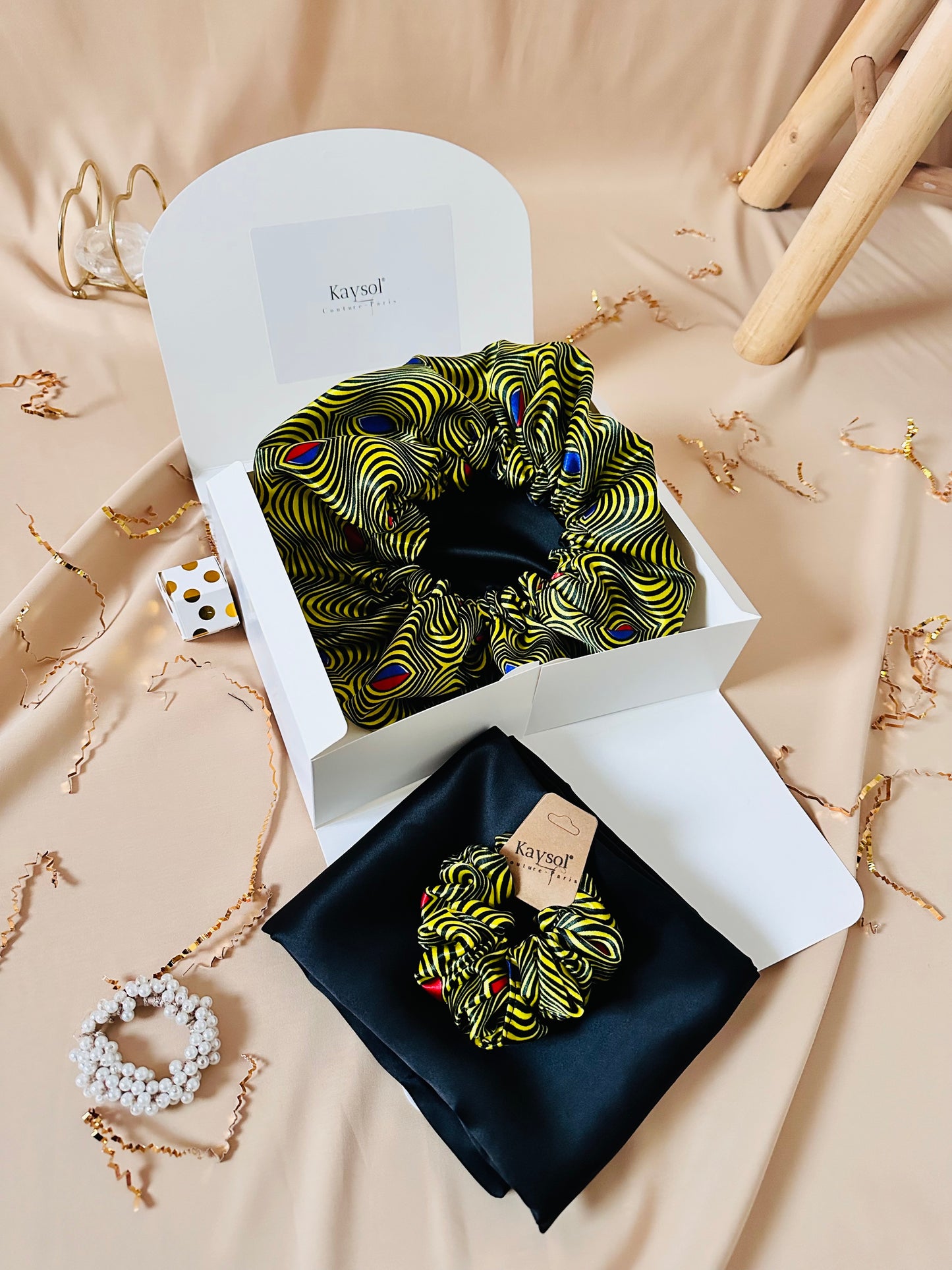 Coffret bonnet en satin - Taie d'oreiller et Chouchou - Assorti