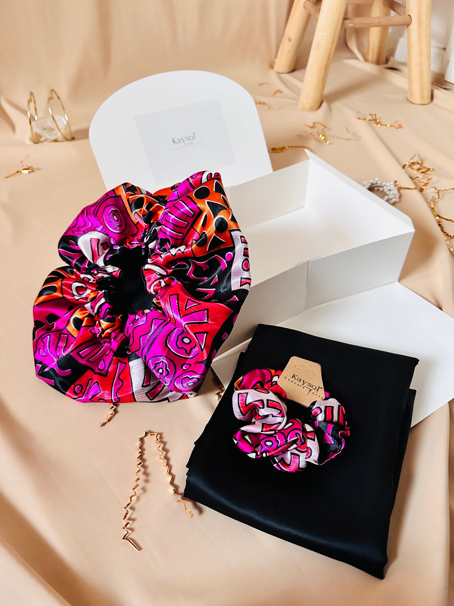 Box Cadeau Girly - Bonnet en satin imprimé rose - Taie - chouchou Assorti-bonnet de nuit recto verso-bonnet de nuit rose - bonnet de nuit wax