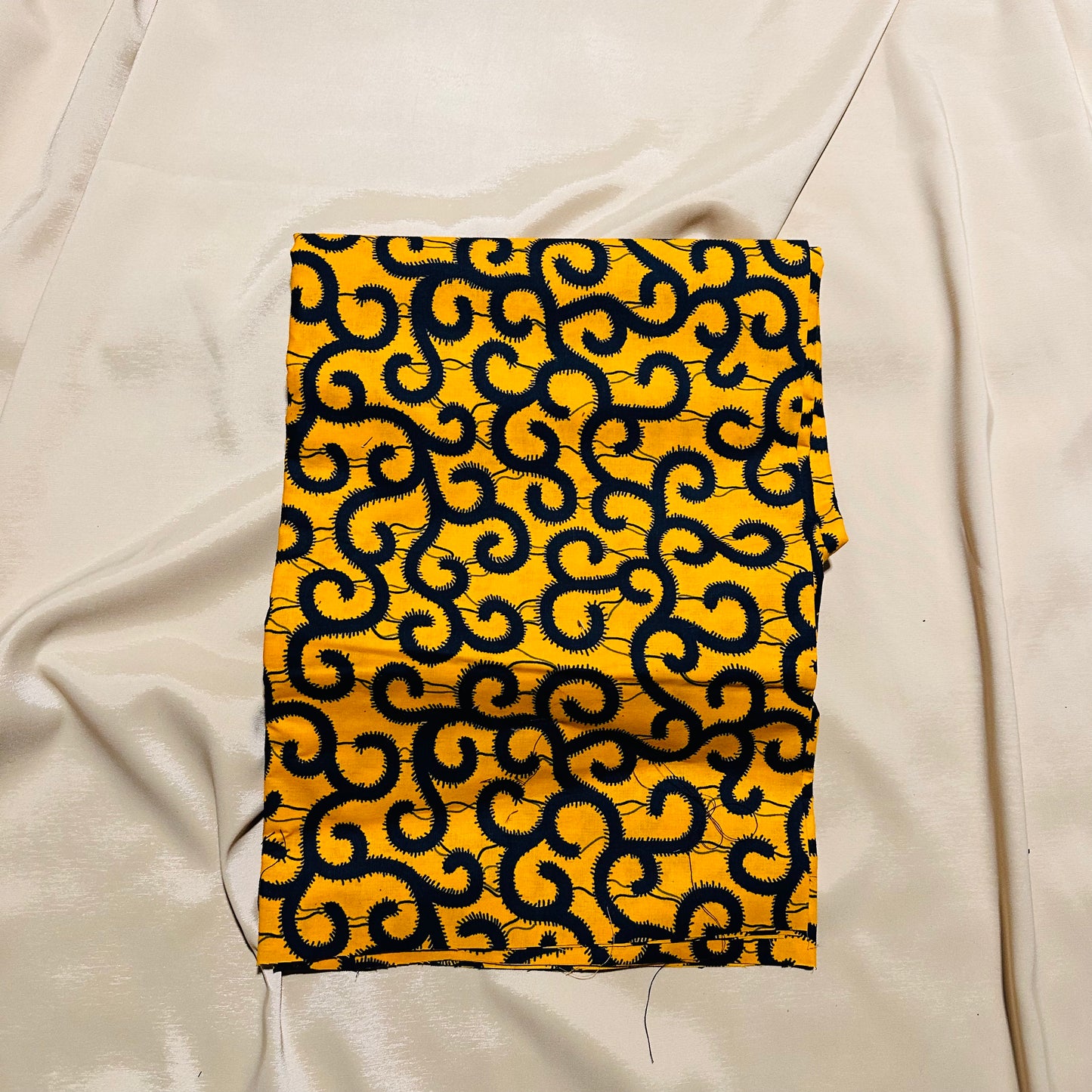 Tissu en wax jaune noir - vendu en yard