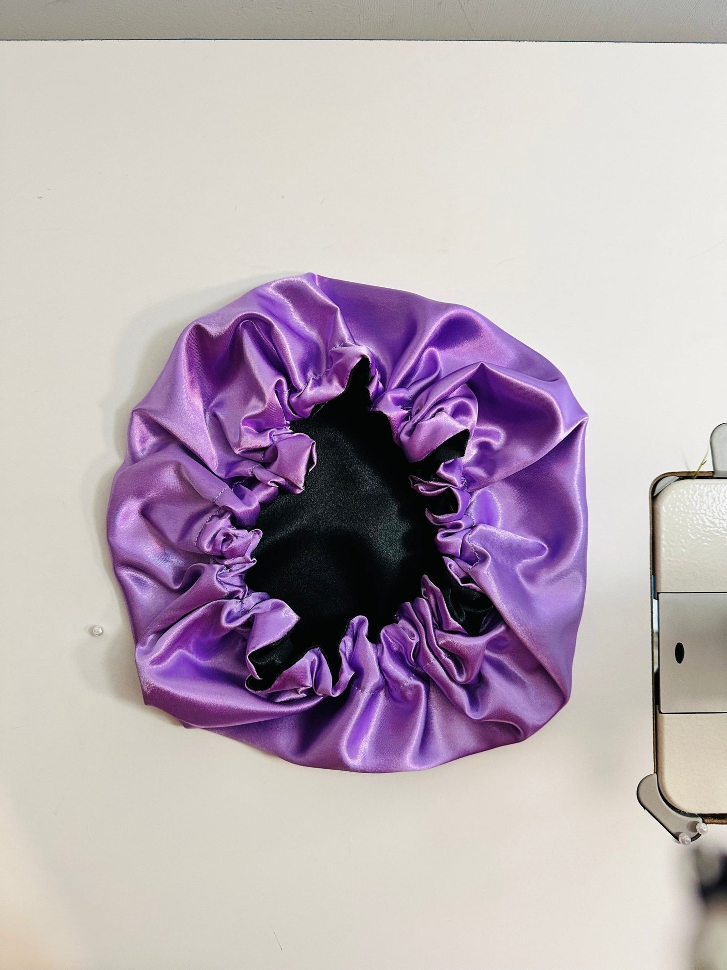 Bonnet en satin recto verso - Kaysol Couture