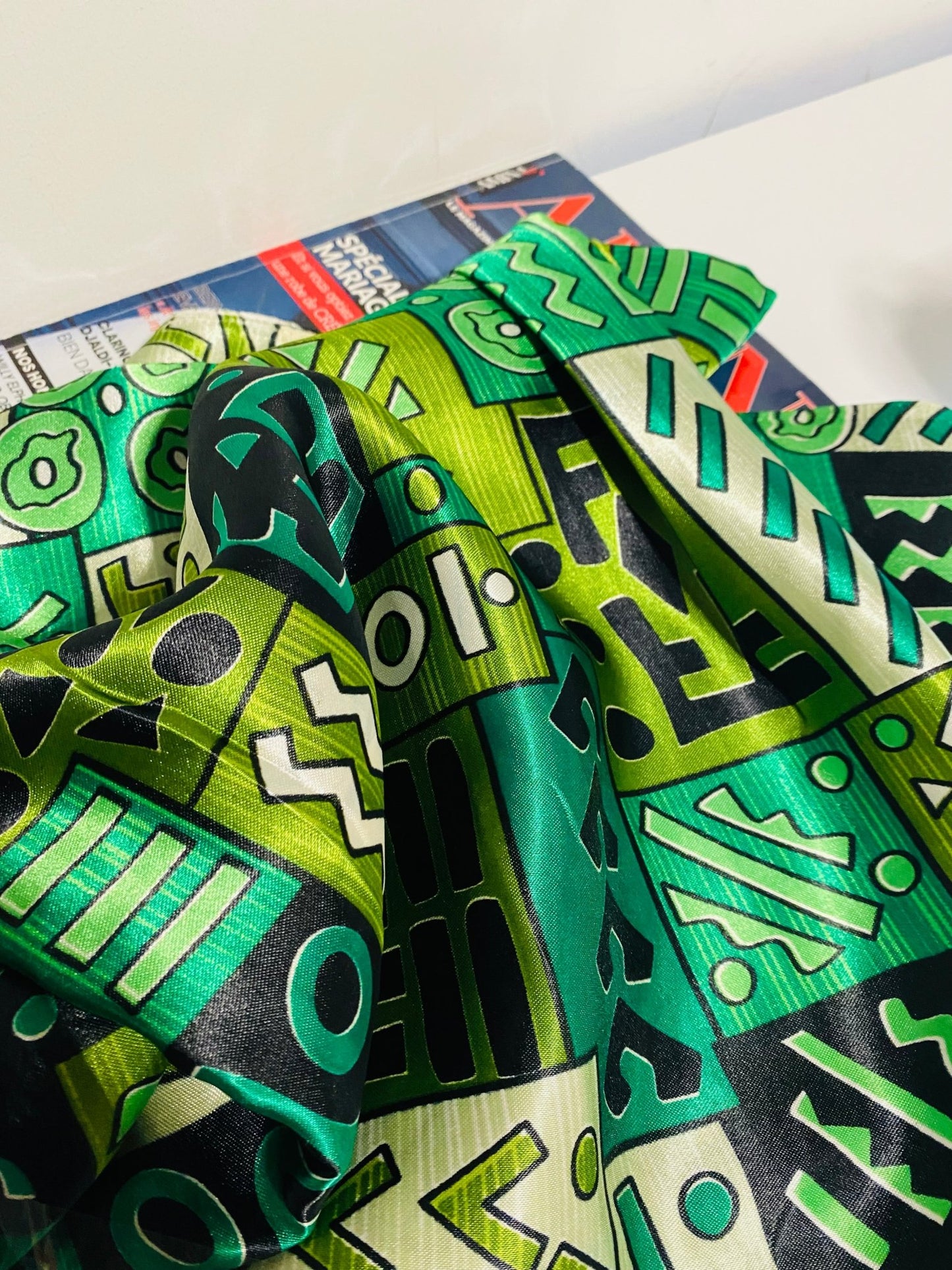 BOX, avec pyjama en Satin, imprimé Wax - Bonnet en satin - Chouchous en satin – assorti - Kaysol Couture