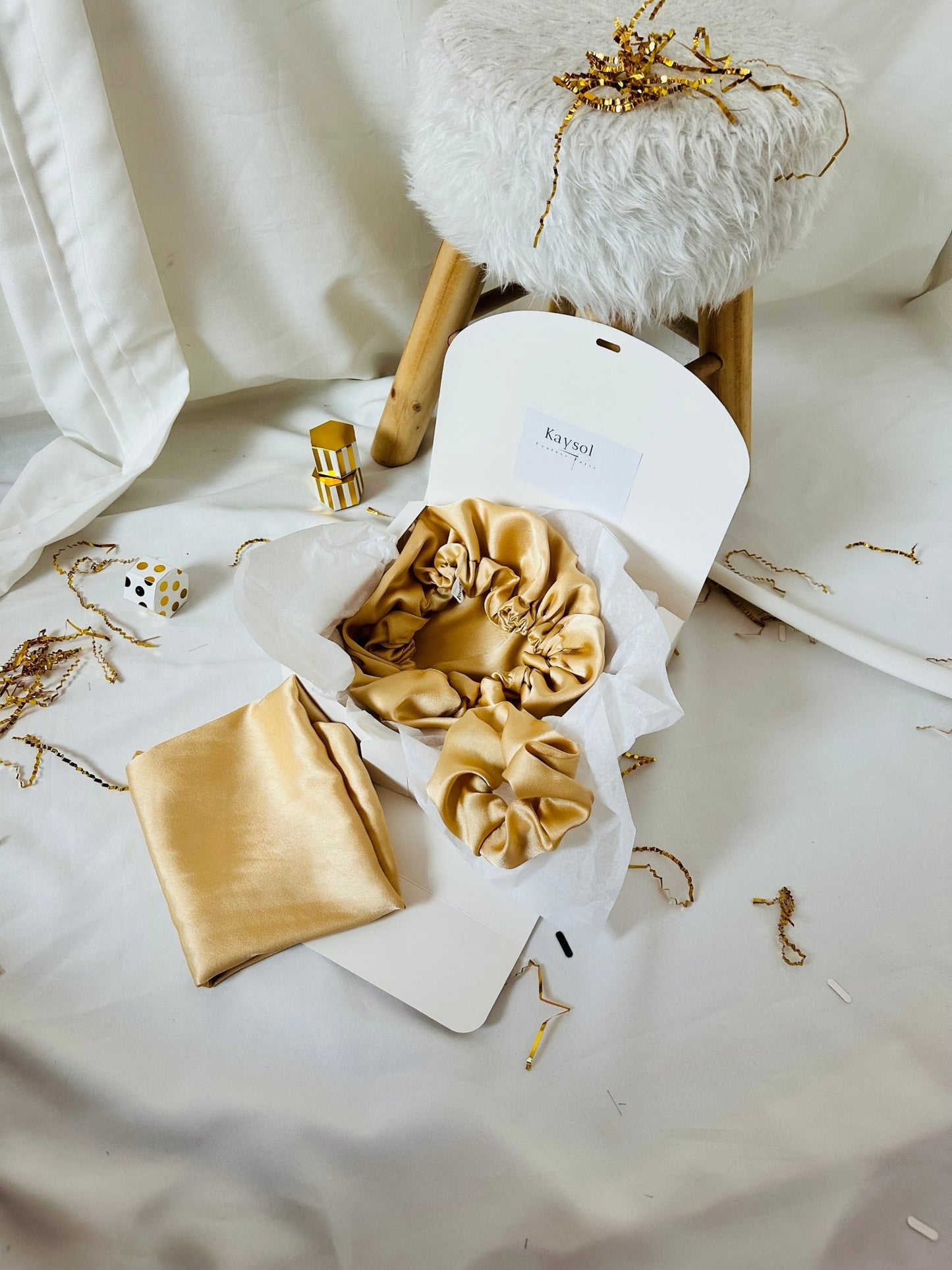 Box Soie Luxueux - avec Taie d’oreiller en Soie - Bonnet en soie et Chouchou en Beige champagne - Kaysol Couture