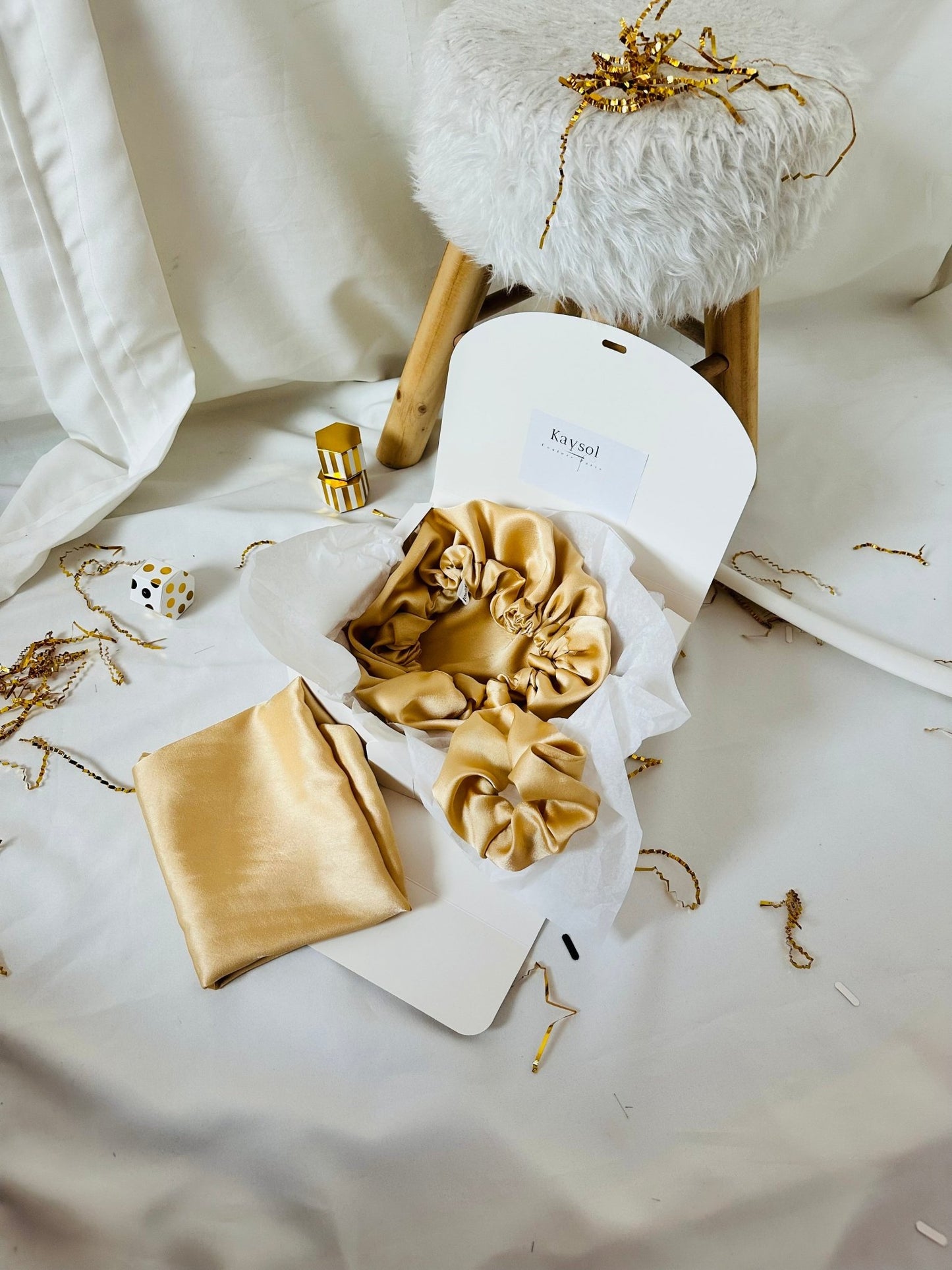 Box Soie Luxueux - avec Taie d’oreiller en Soie - Bonnet en soie et Chouchou en Beige champagne - Kaysol Couture