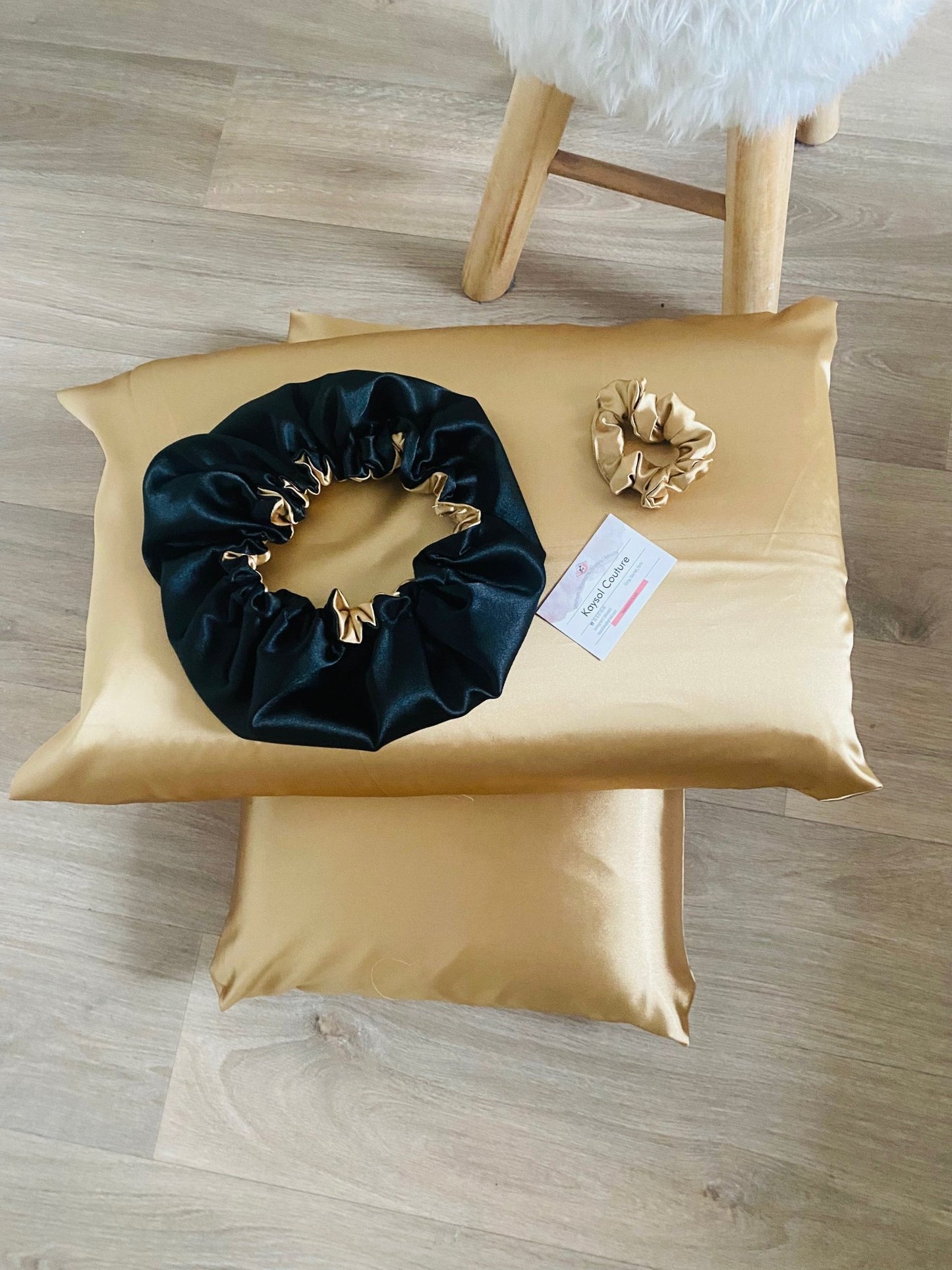 Box - Taie d’oreiller en satin - Bonnet en satin - Chouchou en satin - Beige - Kaysol Couture