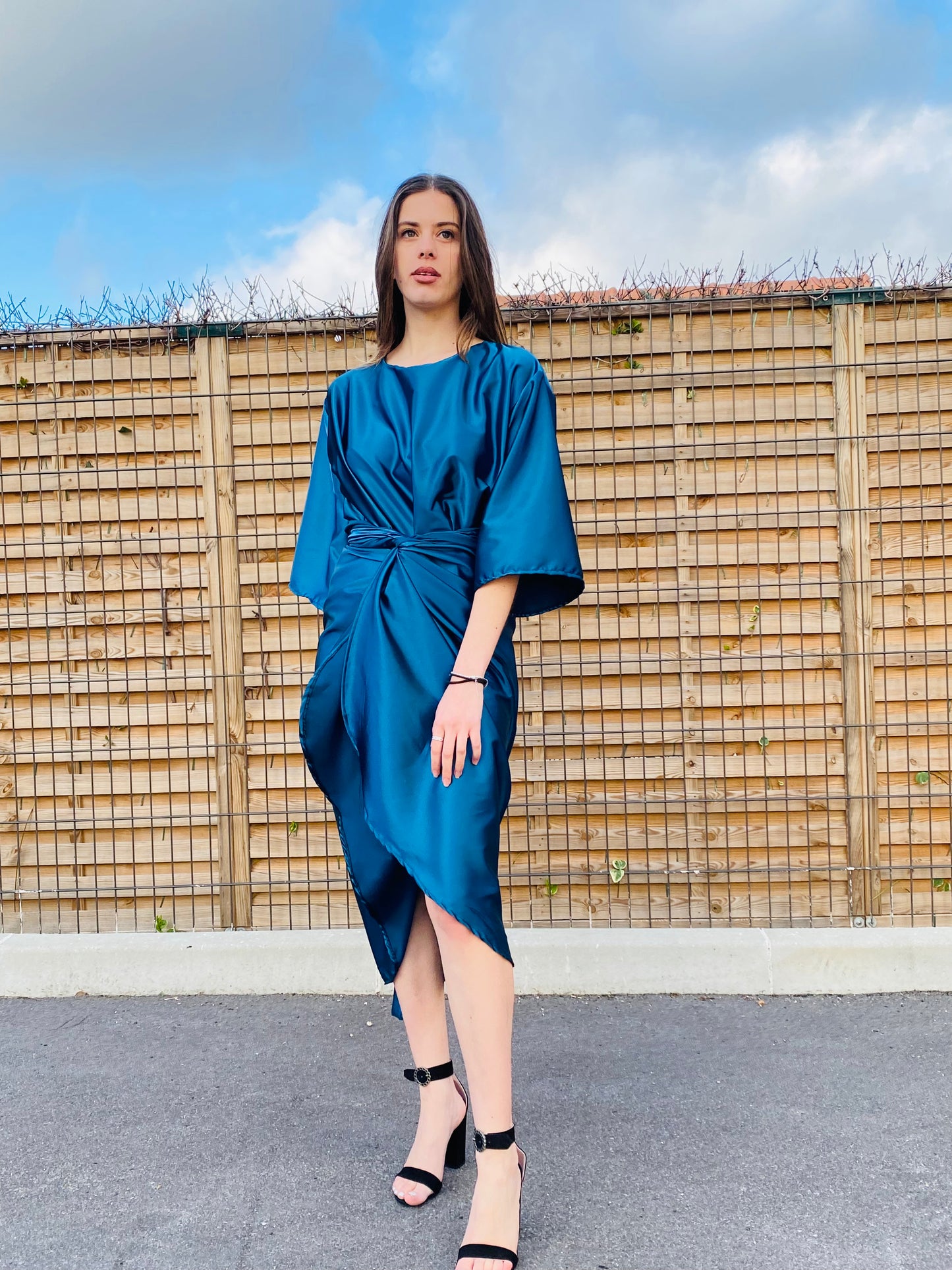 Tenue en satin - Robe portefeuille - Deux pieces