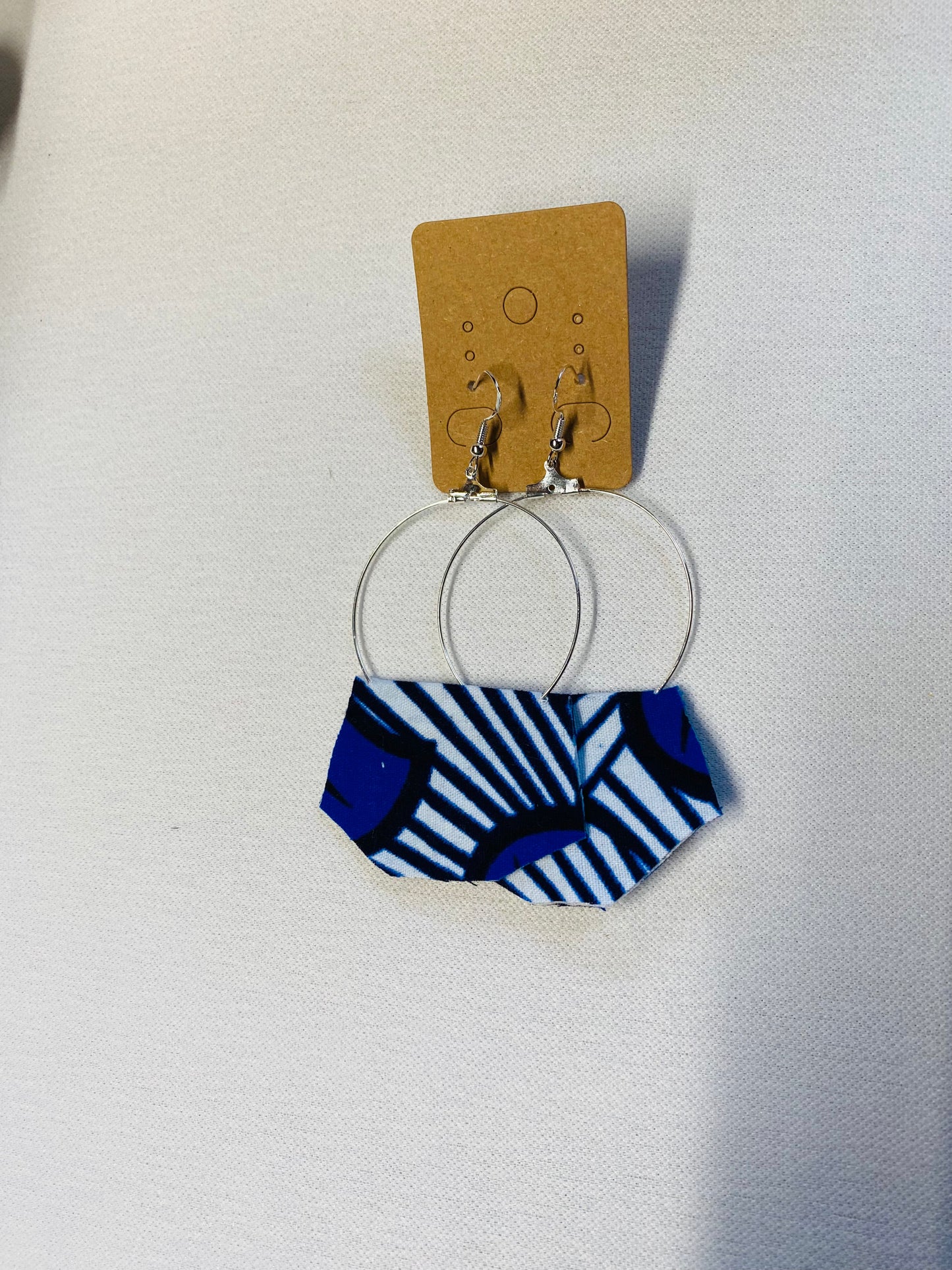 Boucles d’oreilles africaines / boucles d’oreilles en Wax / tissu africain / fleurs mariage bleu