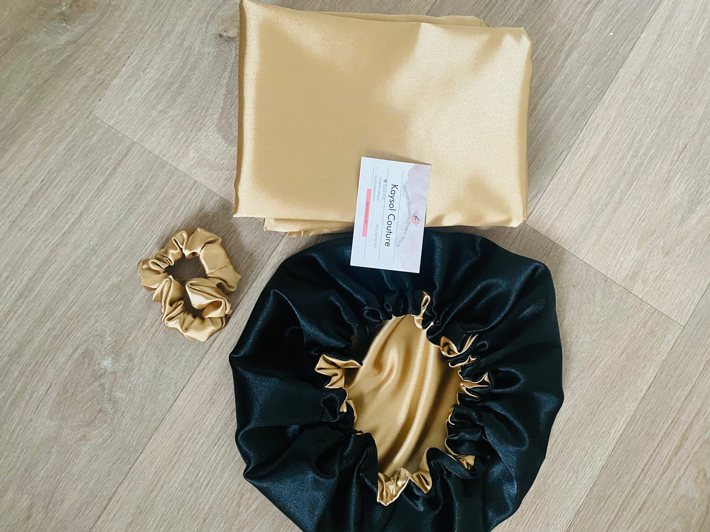 Box - Taie d’oreiller en satin - Bonnet en satin - Chouchou en satin - Beige
