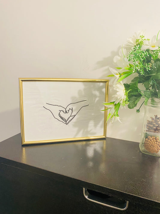 Tableau personnalisé brodé - main forme cœur