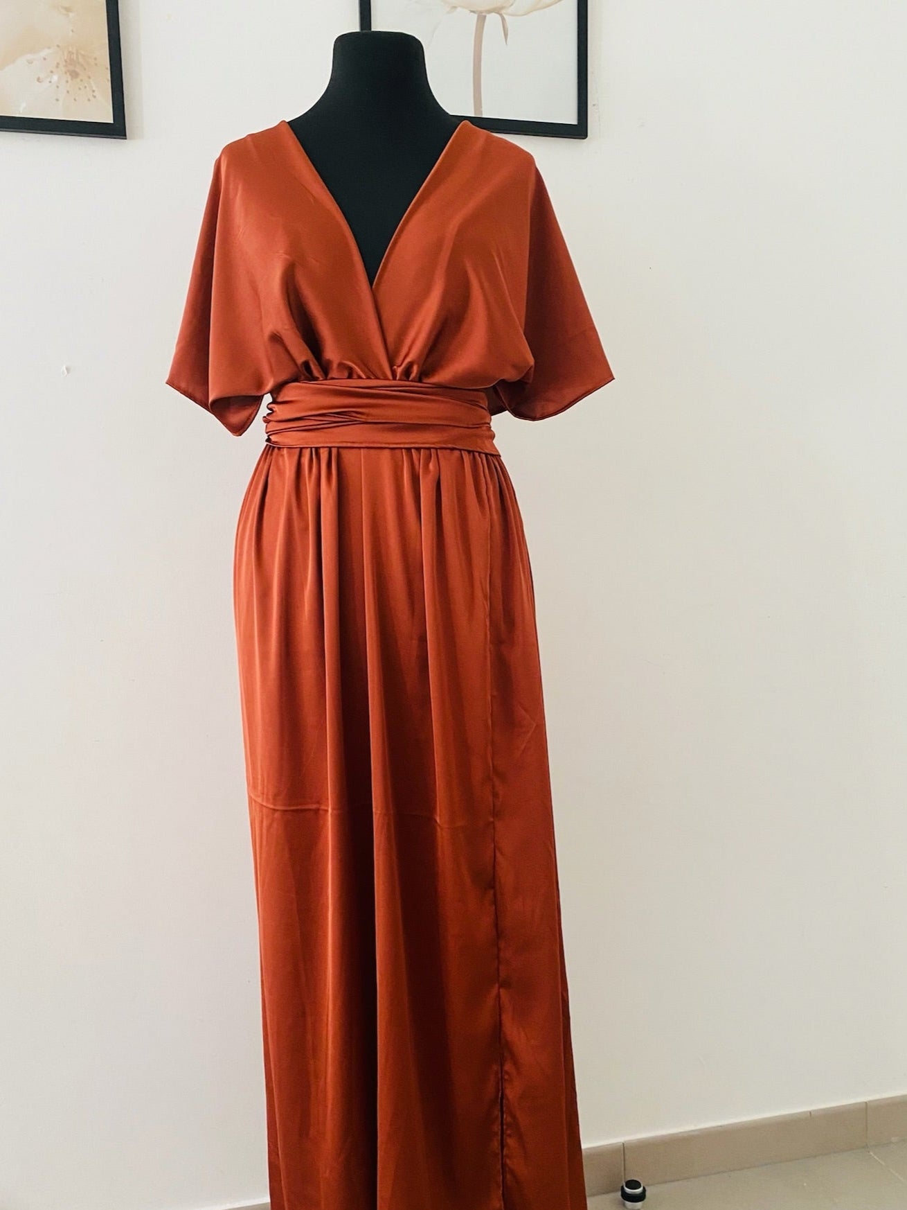 Robe convertible en Satin - Robe de soirée avec poches - Robe Infinity - Choix de couleur - Robe Fendu en satin - Kaysol Couture