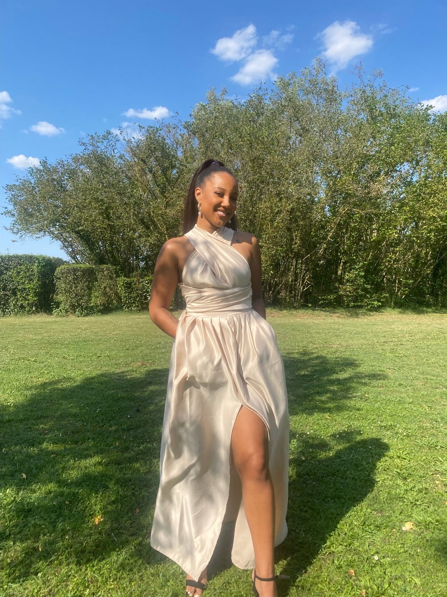 Robe convertible en Satin - Robe de soirée avec poches - Robe Infinity - Choix de couleur - Robe Fendu en satin - Kaysol Couture