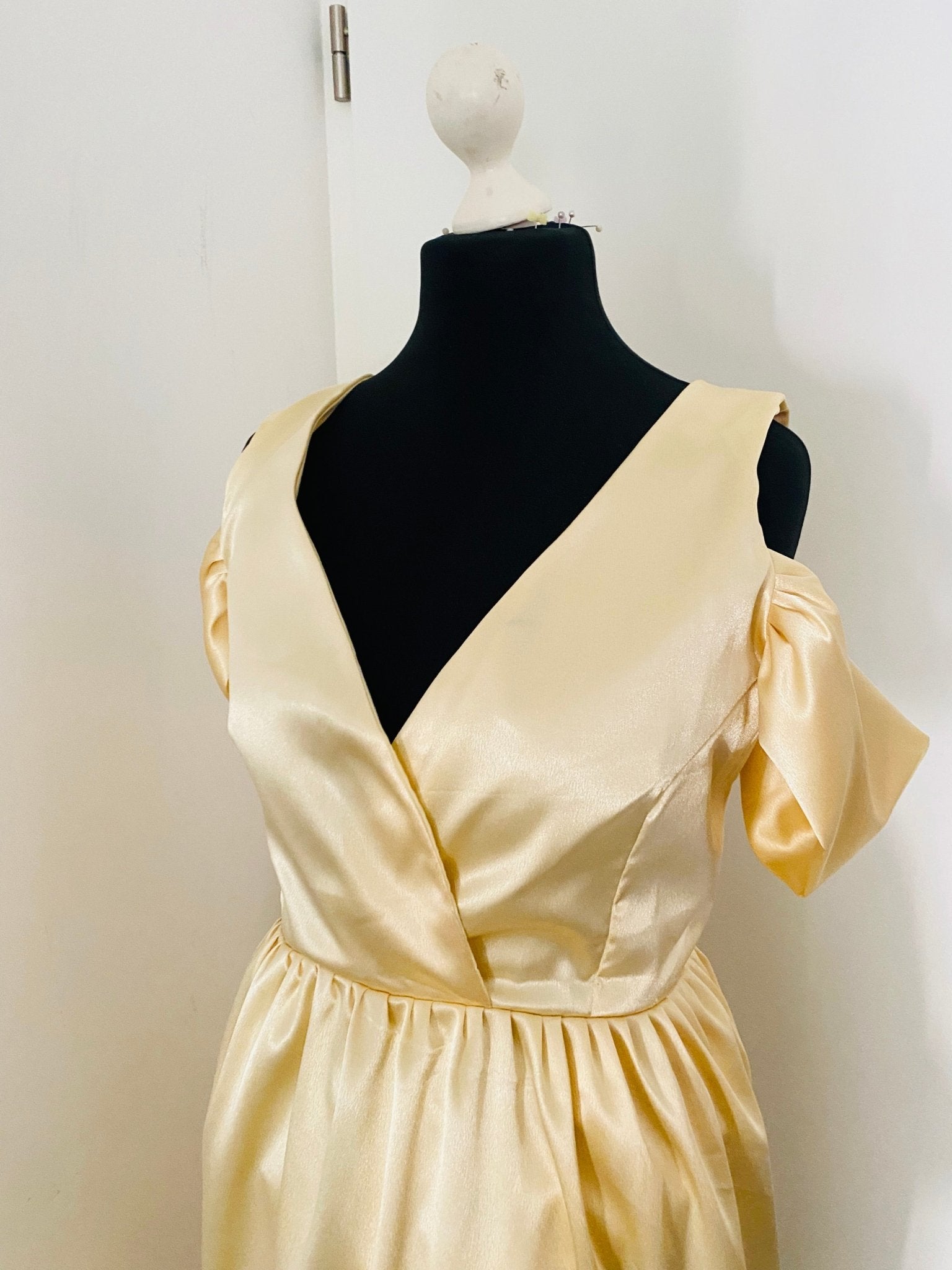 Robe demoiselle d’honneur en satin beige champagne  - Kaysol Couture