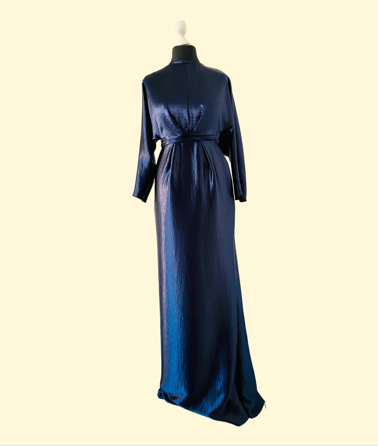 Robe demoiselle d’honneur manches longues - Robe Modest wear - En Satin bleu marine - Kaysol Couture