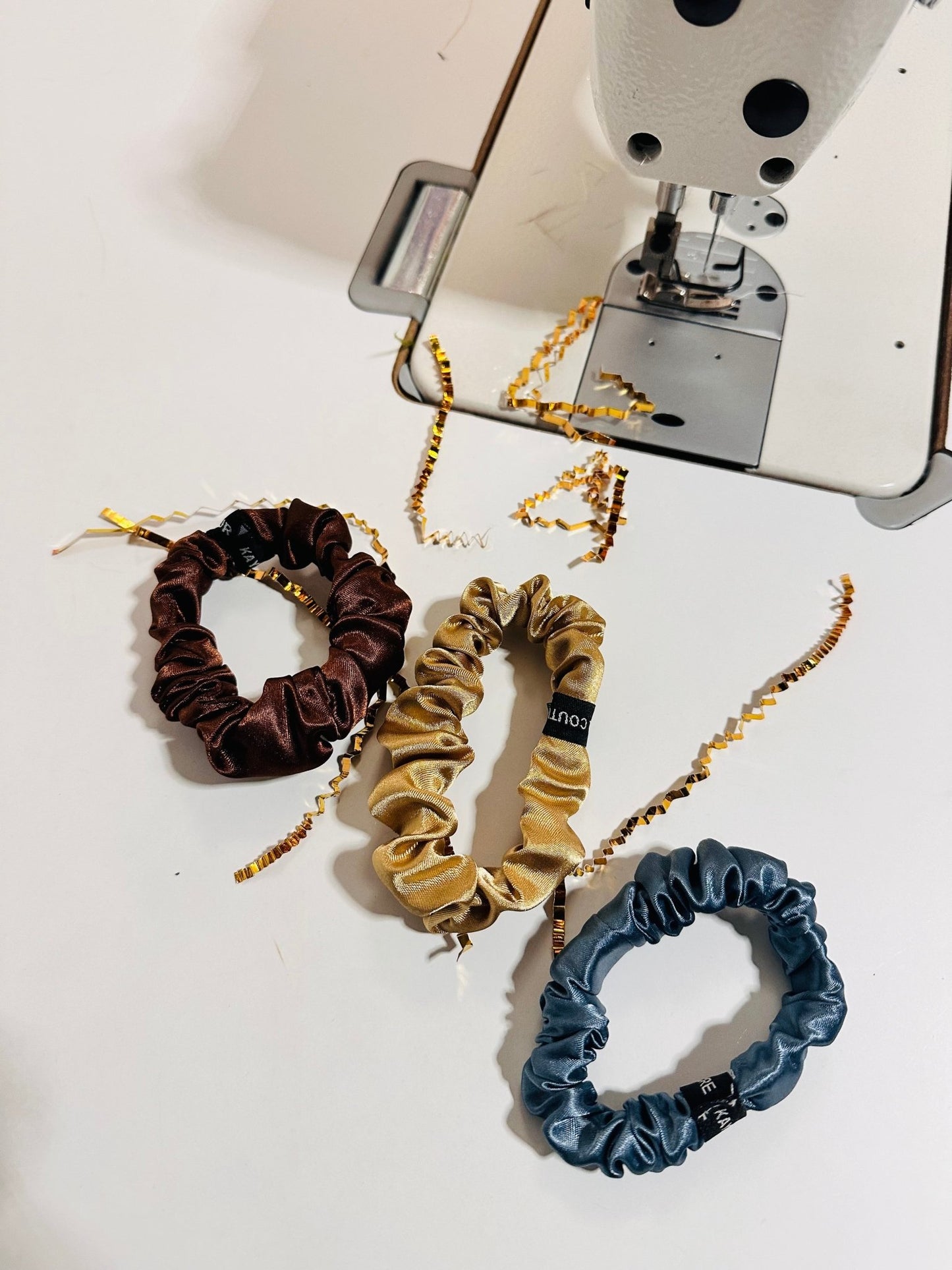 Scrunchies en Satin - Mini Chouchou en Soie - Fait main - Large Choix de couleur - Kaysol Couture