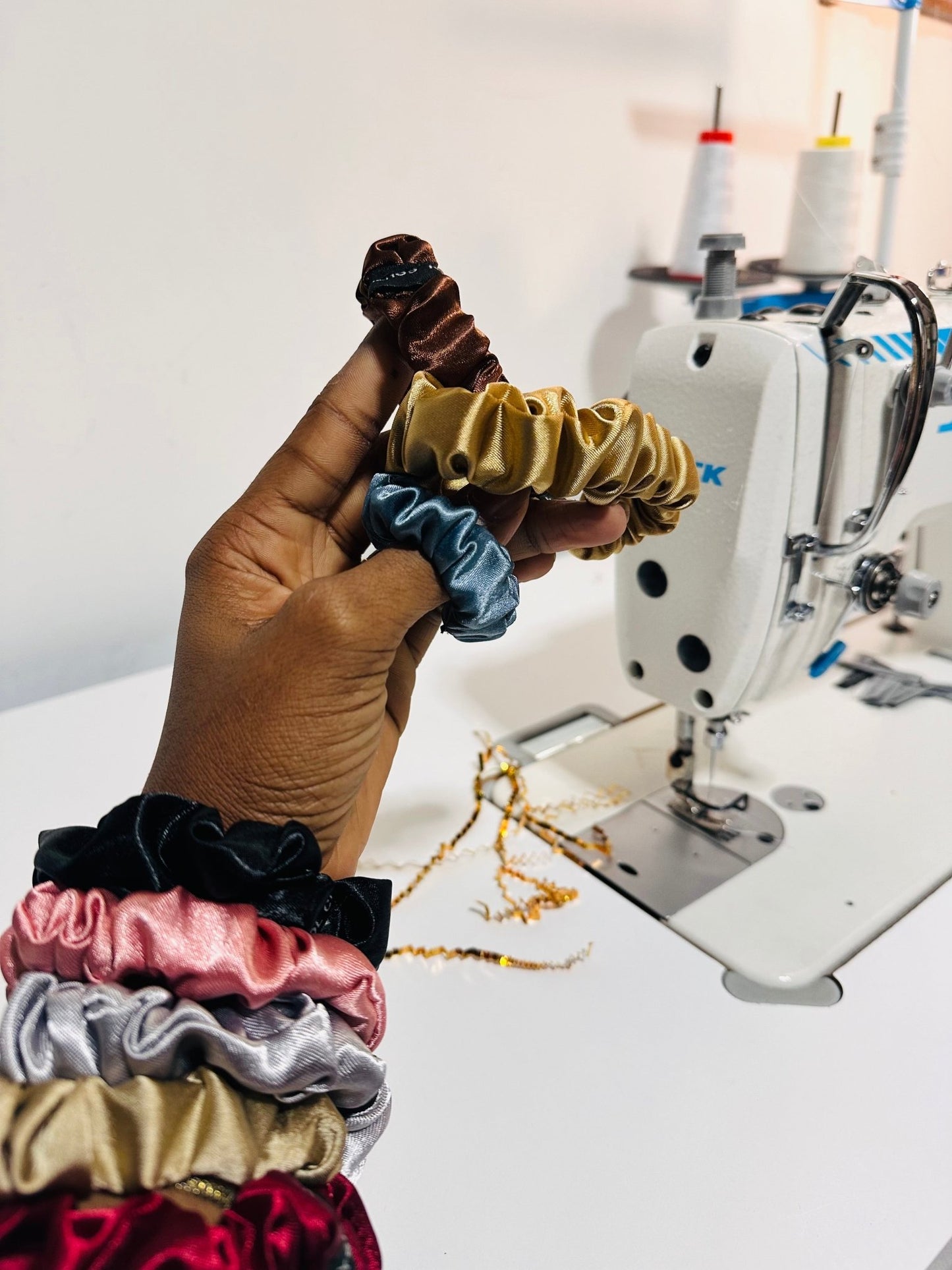 Scrunchies en Satin - Mini Chouchou en Soie - Fait main - Large Choix de couleur - Kaysol Couture