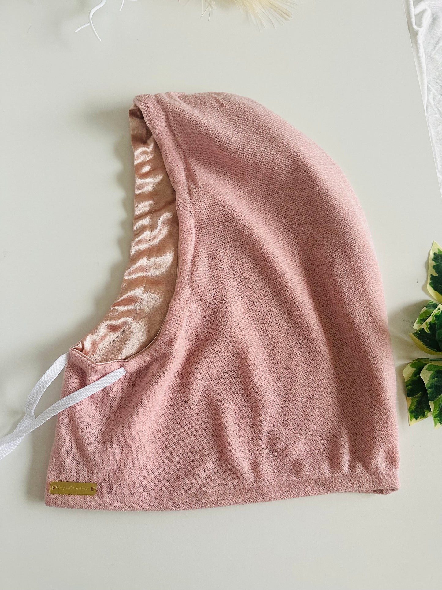  Cagoule Kaysol en maille doublée satin avec cordon à embouts métalliques dorés – capuche protectrice cheveux – plusieurs couleurs disponibles 