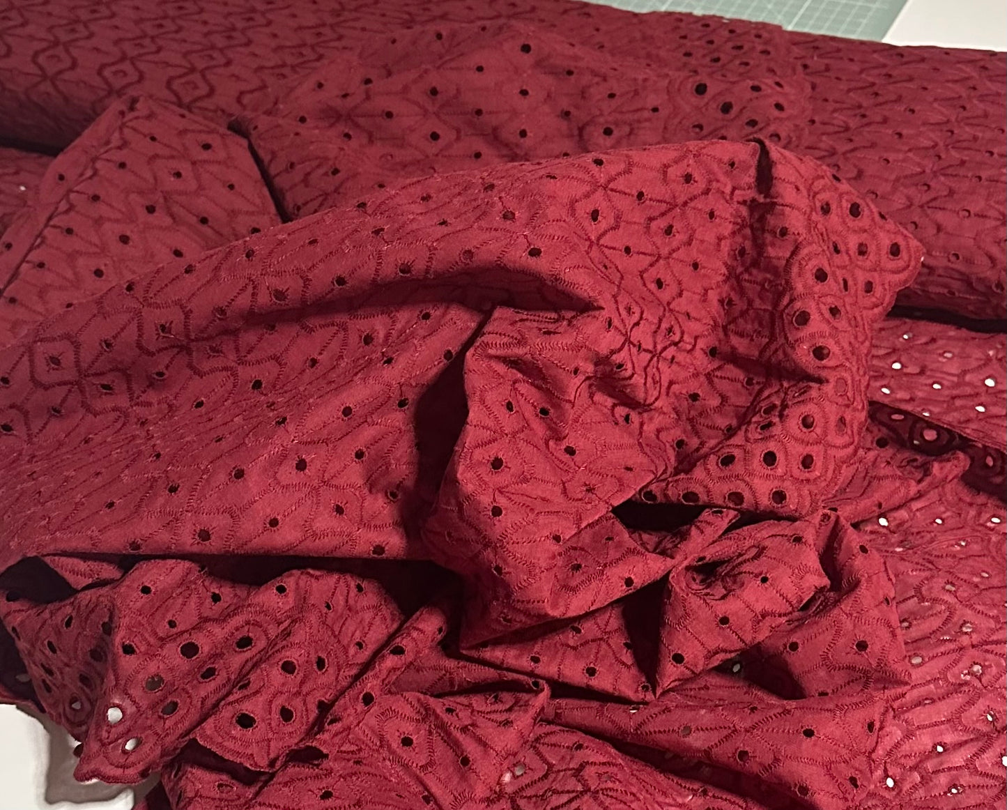 Tissu Broderie Anglaise Coton Premium – Coupon 1 à 5 m