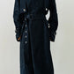 trench en jean femme, manteau long noir femme, trench denim noir, manteau 130 cm femme, trench ceinture luxe, trench élégant femme, manteau noir ceinturé,