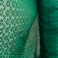 Tissu broderie anglaise vert émeraude 100% coton. Vibrant et raffiné pour robes, blouses et ensembles. Largeur 110 cm. Vendu au mètre ou en coupon 3 m.