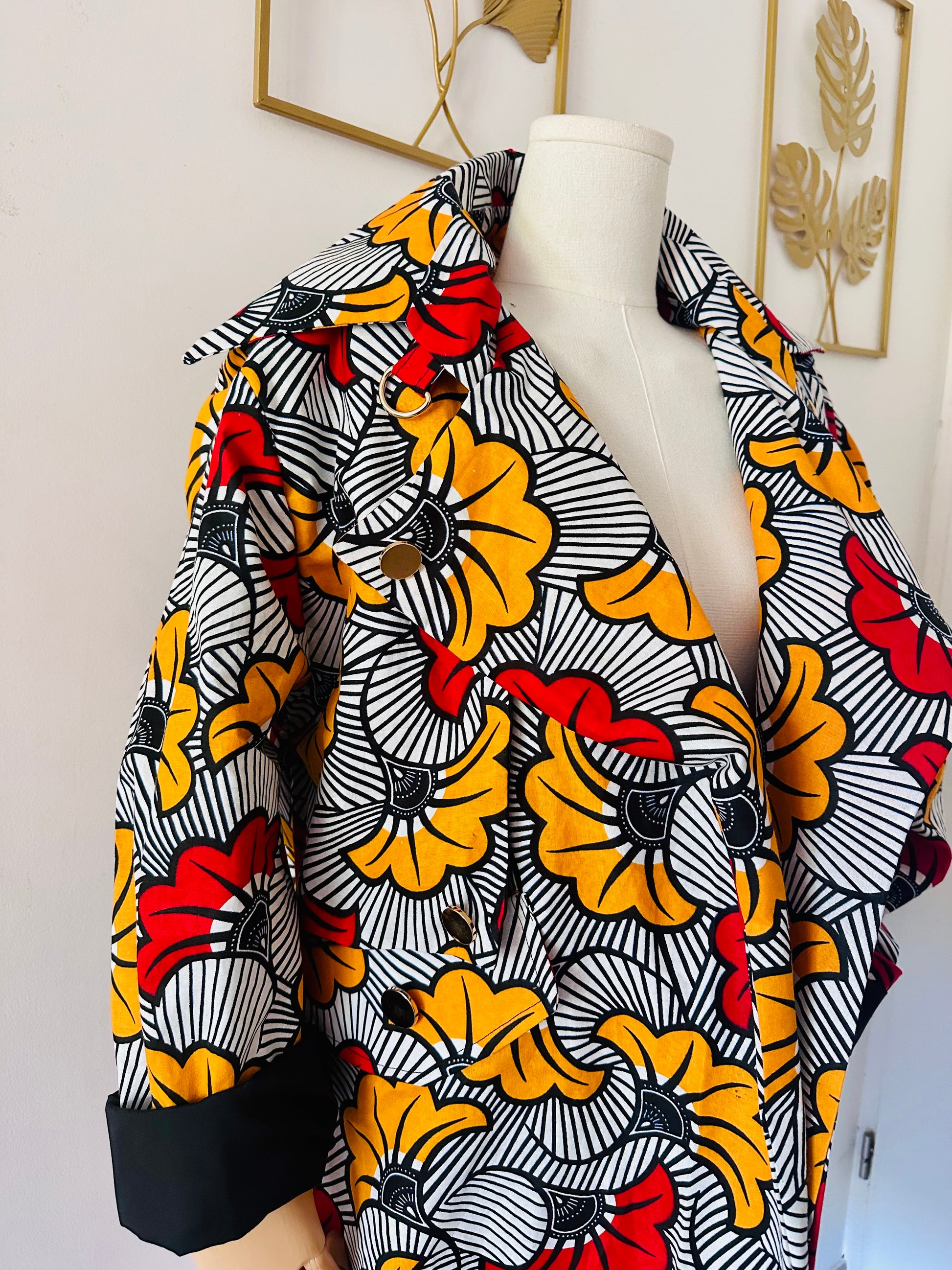 Trench en wax Fleur rouge et jaune / Collection Iconique / Taille Ajustable