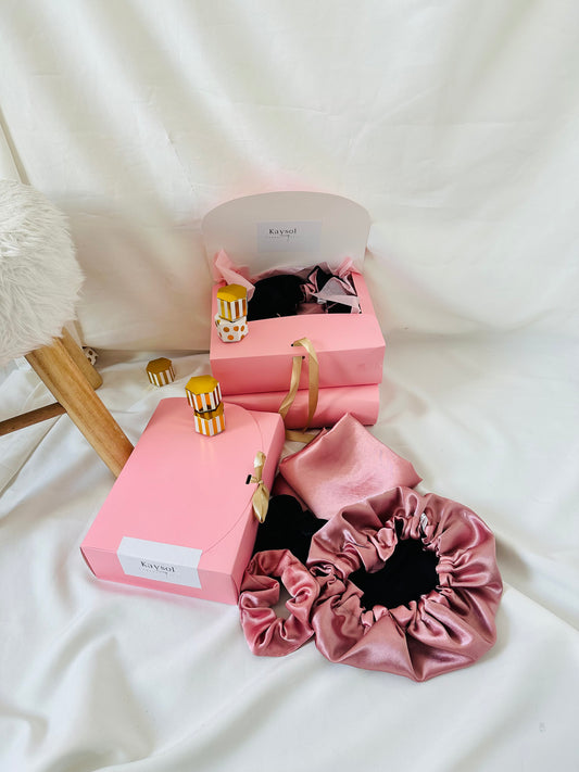 Box Cadeau soin cheveux - Bonnet en satin avec taie d’oreiller en satin et chouchou - Bois de rose