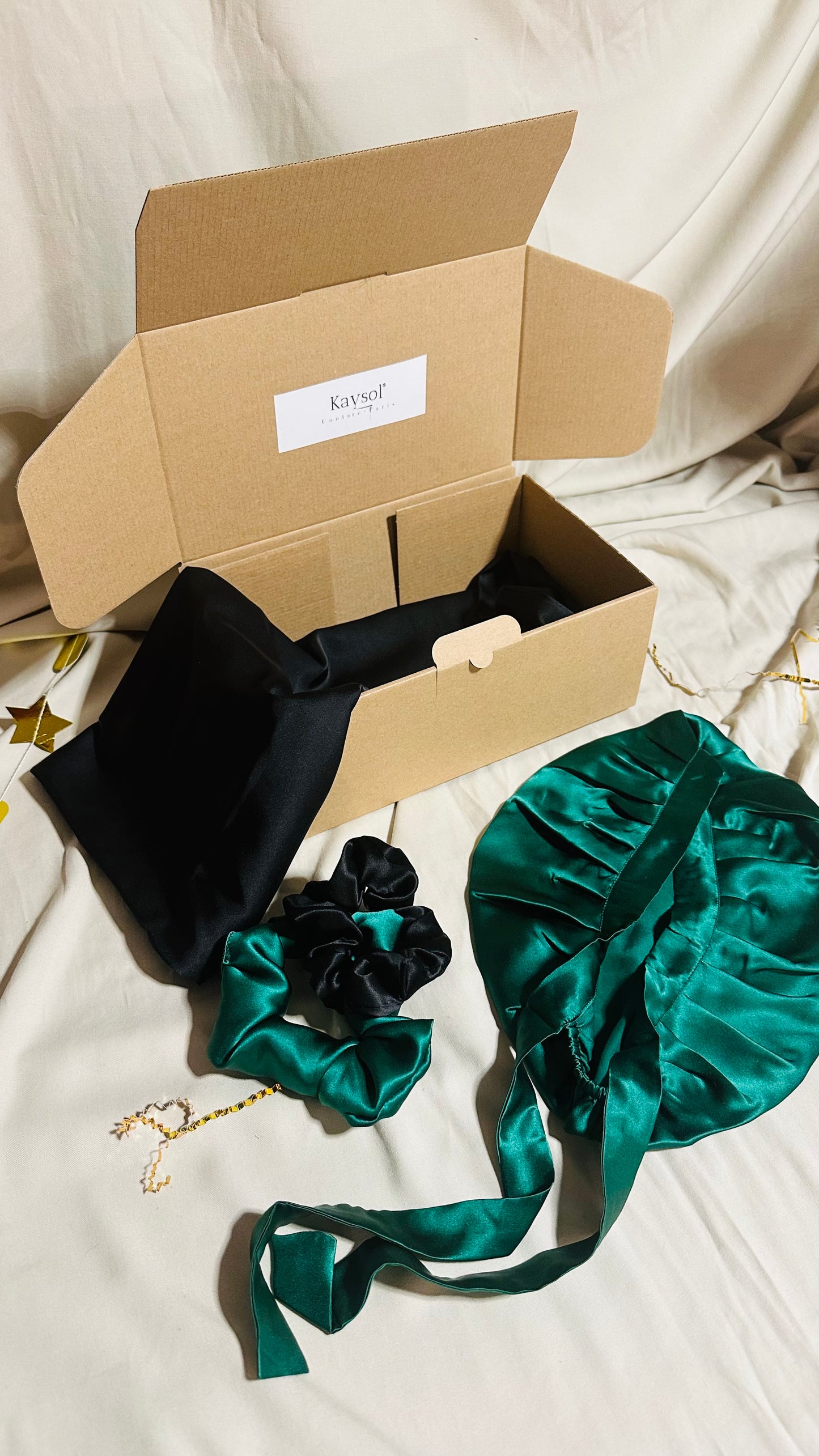 Coffret | 100 % Soie de mûrier | Taie en Soie | Bonnet et Chouchous assorti | Noir/emeraude