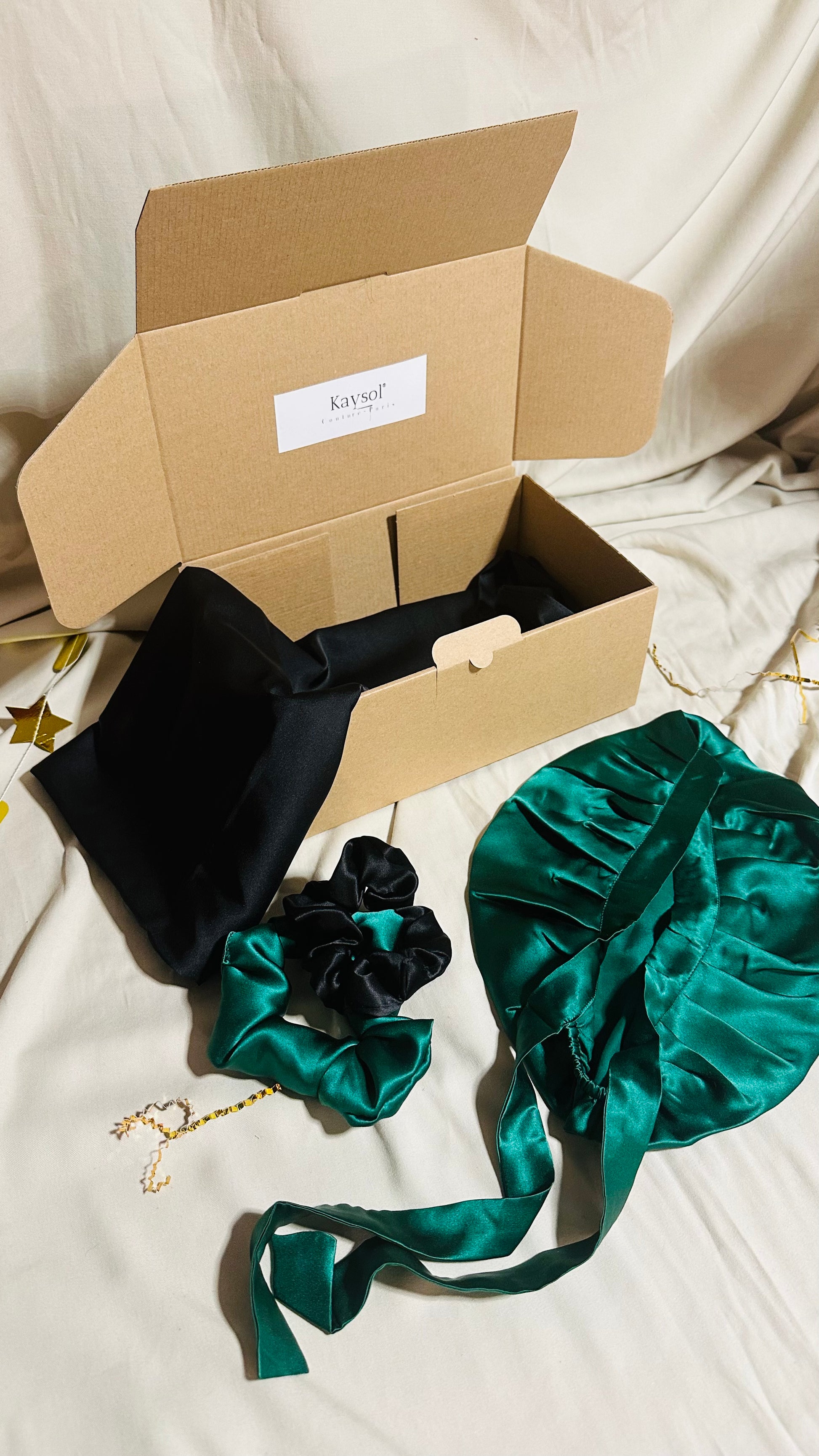 Coffret | 100 % Soie de mûrier | Taie en Soie | Bonnet et Chouchous assorti | Noir/emeraude