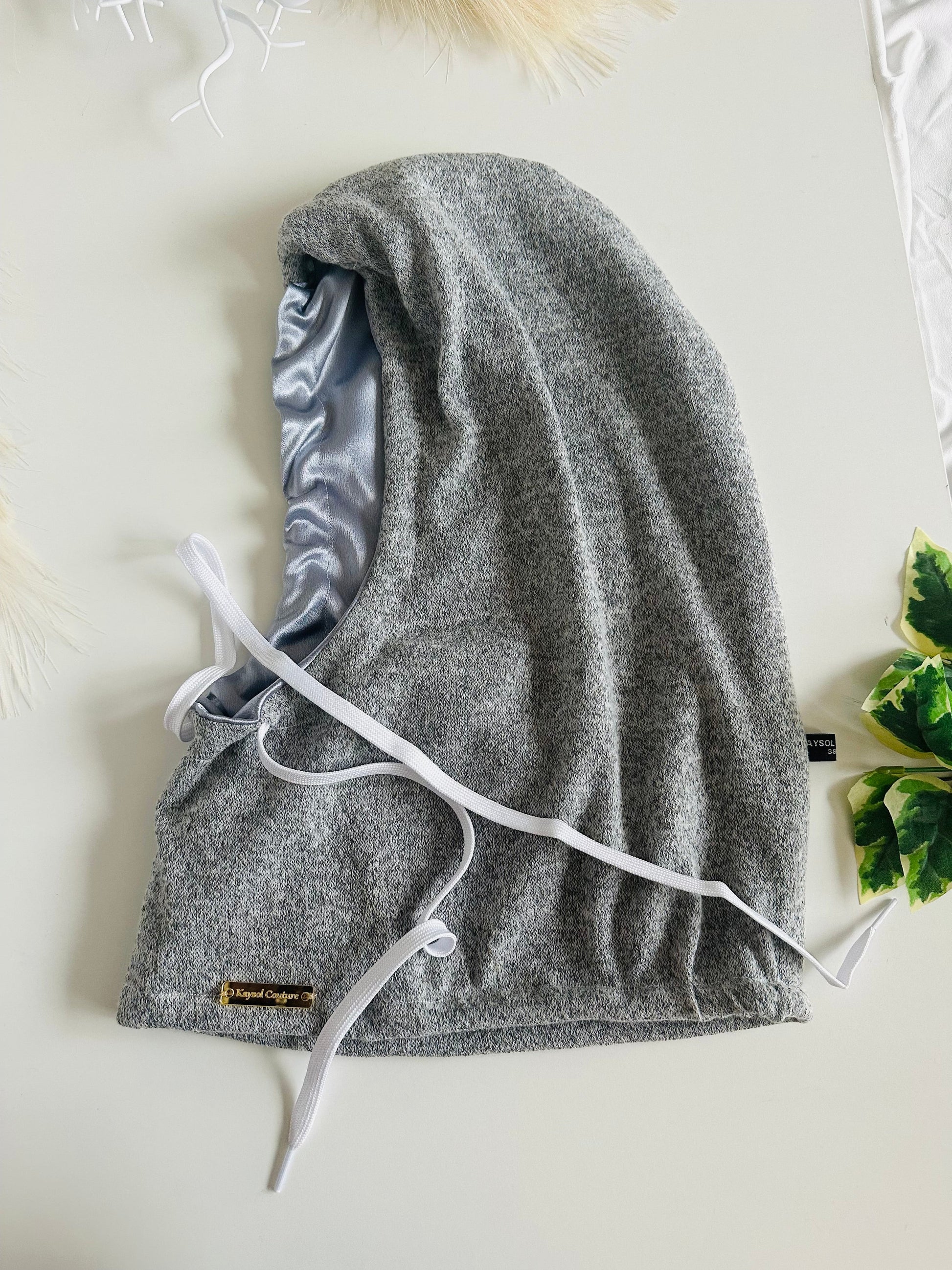  Cagoule Kaysol en maille doublée satin avec cordon à embouts métalliques dorés – capuche protectrice cheveux – plusieurs couleurs disponibles 