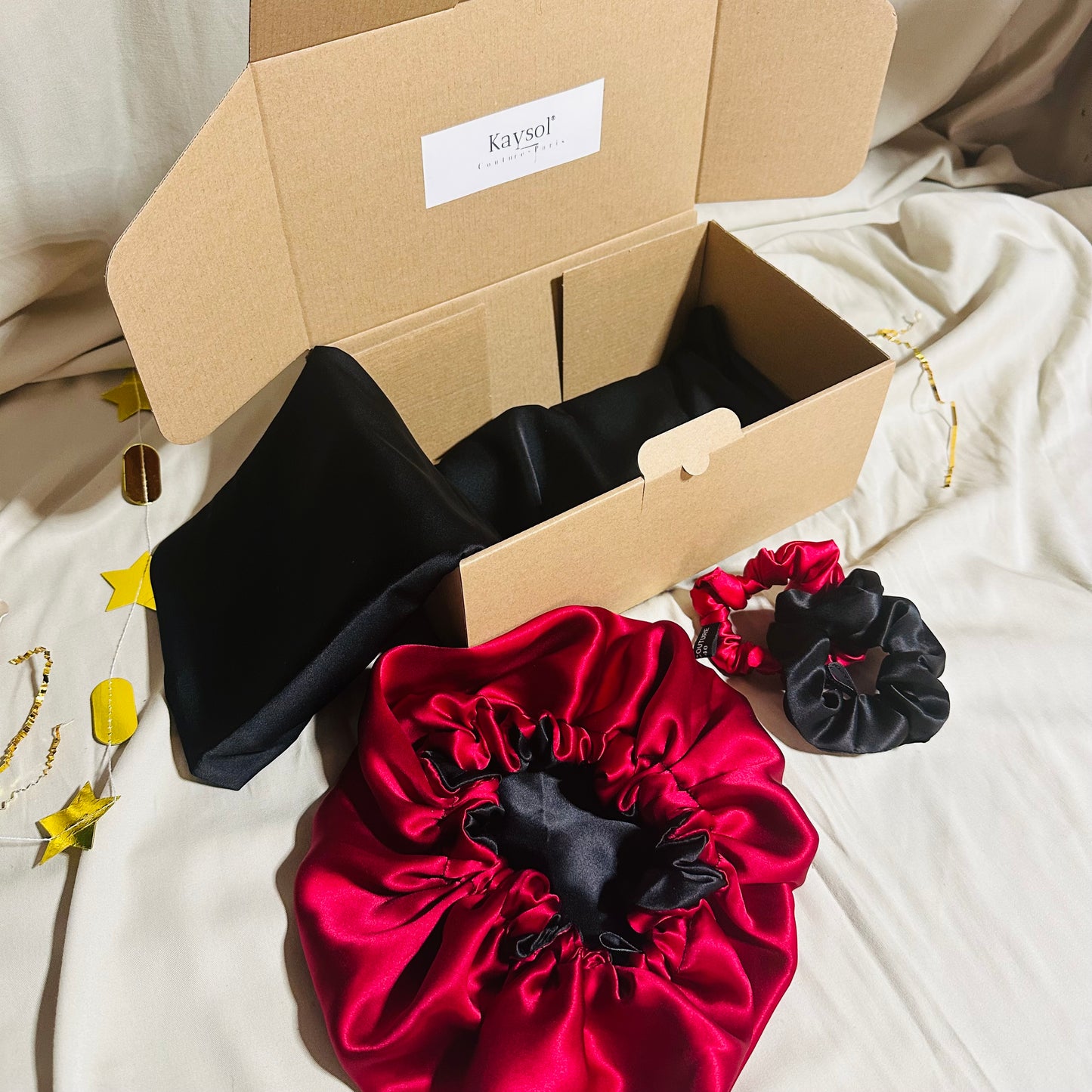 Coffret | 100 % Soie de mûrier | Taie en Soie | Bonnet et Chouchous assorti | Noir/Bordeaux