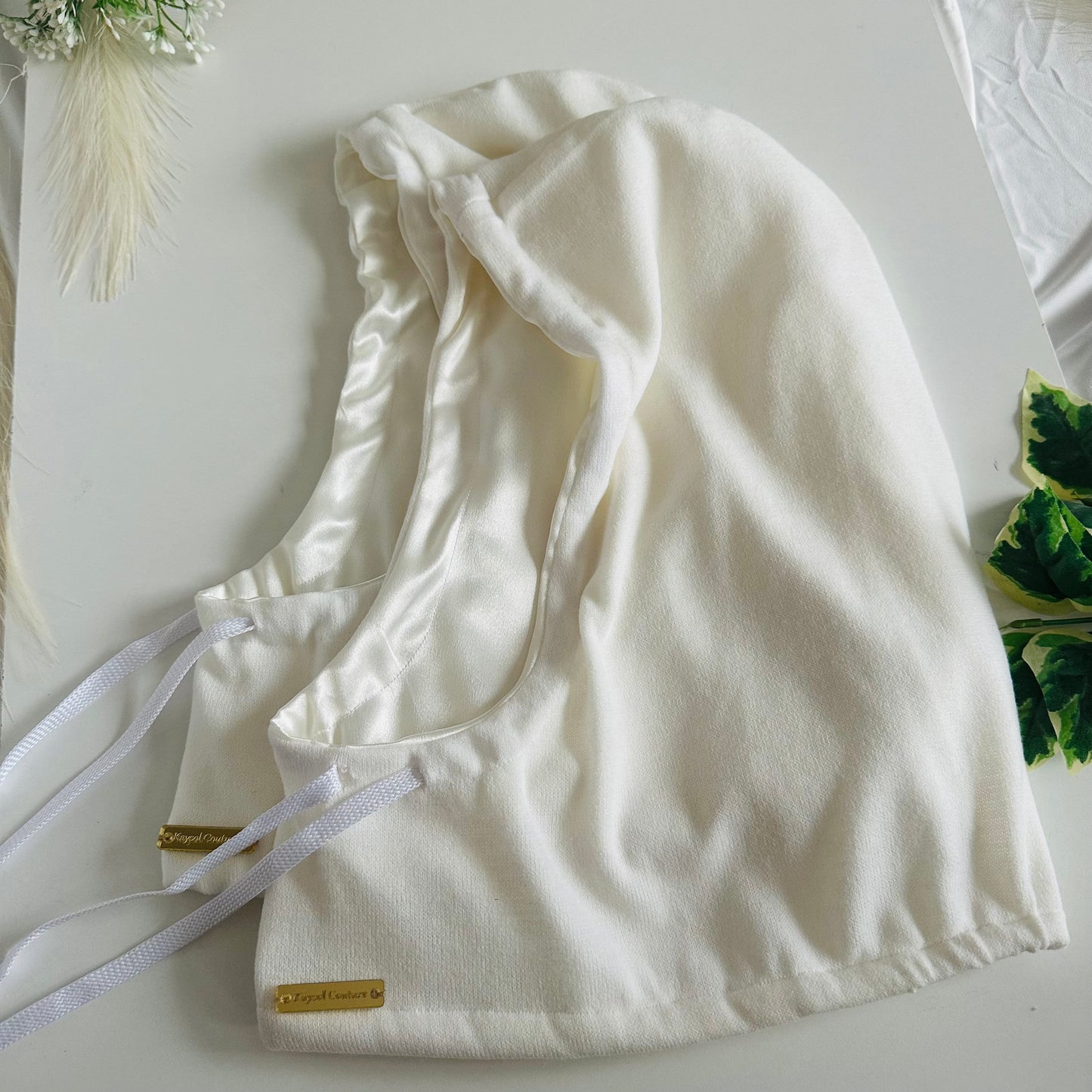  Cagoule Kaysol en maille doublée satin avec cordon à embouts métalliques dorés – capuche protectrice cheveux – plusieurs couleurs disponibles 