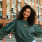 Sweat femme vert manches batik Bogolan pailleté. Pièce unique et stylée signée Kaysol Couture. Cadeau idéal, confort et inspiration wax.