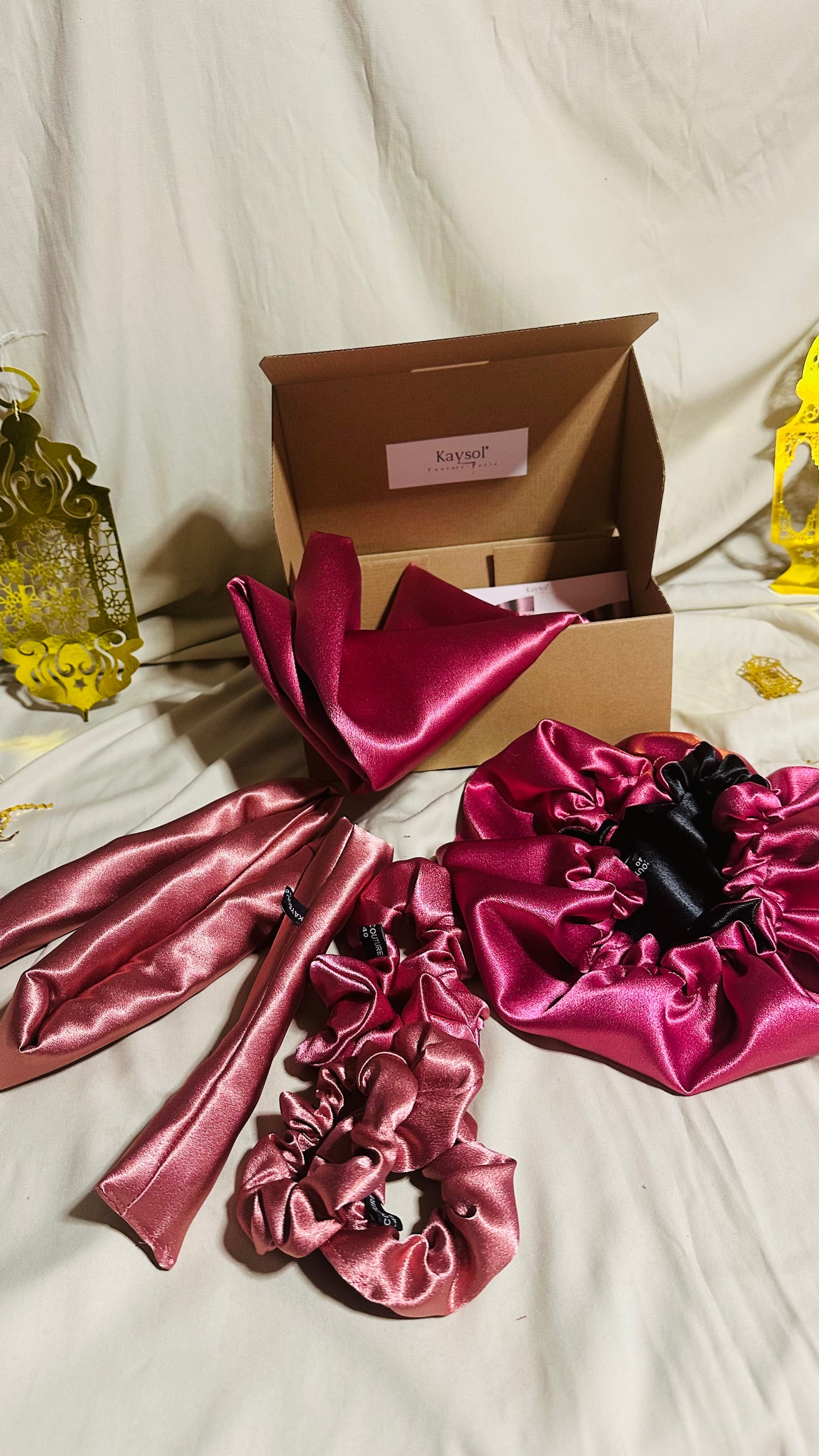 Box boucleur cheveux sans chaleur en satin premium avec bonnet recto verso, heatless curls rose gold, 3 chouchous et taie d’oreiller assortie.