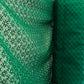 Tissu broderie anglaise vert émeraude 100% coton. Vibrant et raffiné pour robes, blouses et ensembles. Largeur 110 cm. Vendu au mètre ou en coupon 3 m.