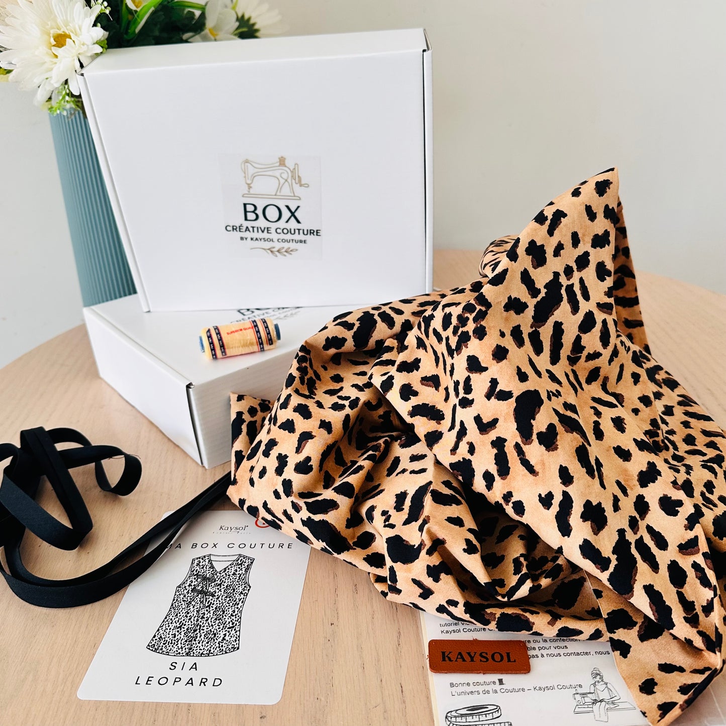 Box couture haut Sia – Patron 34/56 + tissu 100% Imprimé Leopard  + Mercerie assorti complet